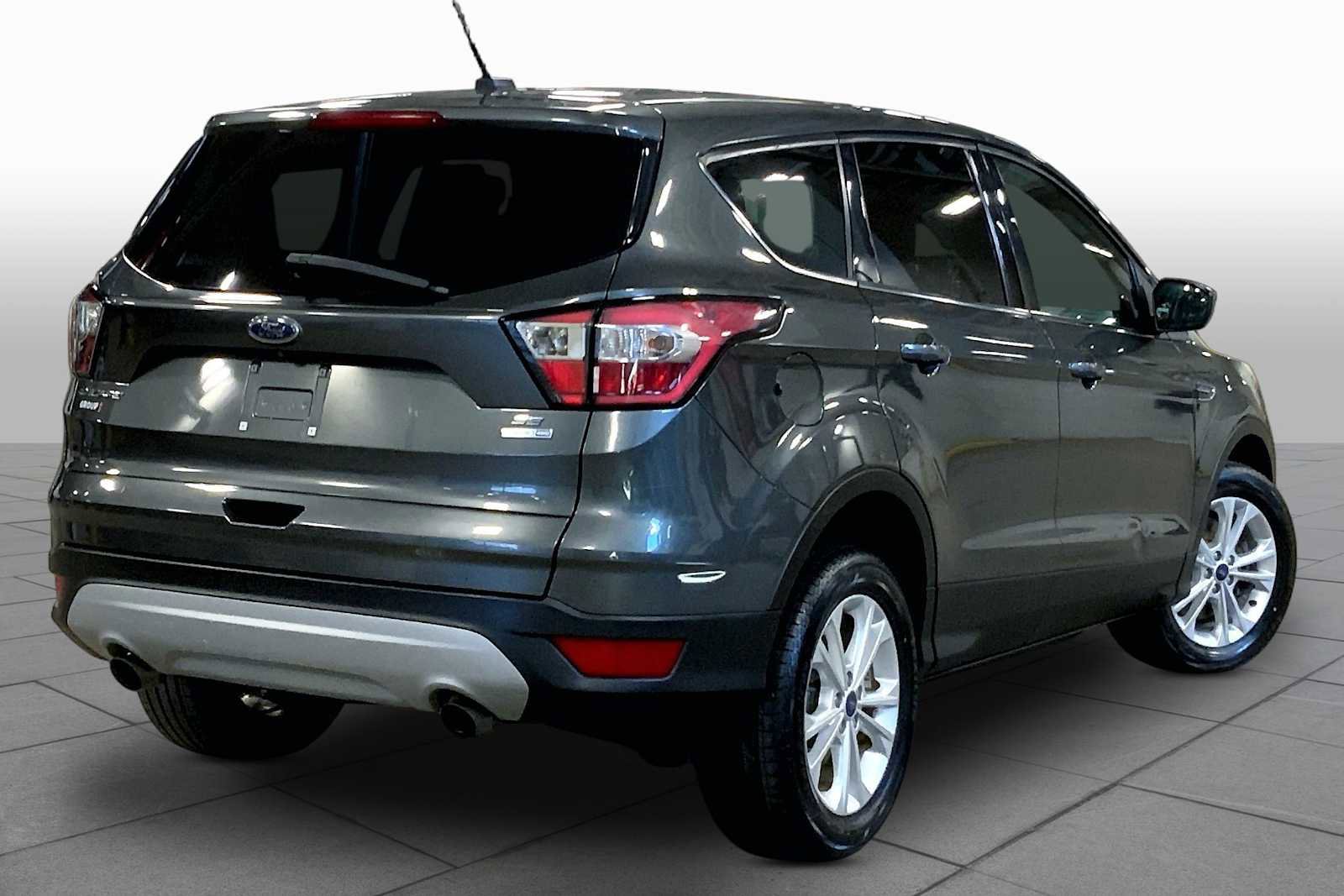 Used 2017 Ford Escape SE image 13