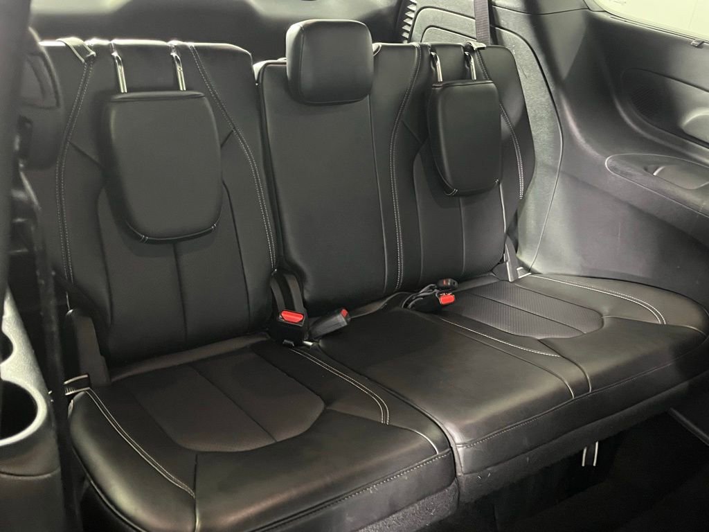 Used 2025 Chrysler Pacifica Select w/ Uconnect Theater Family Group image 30
