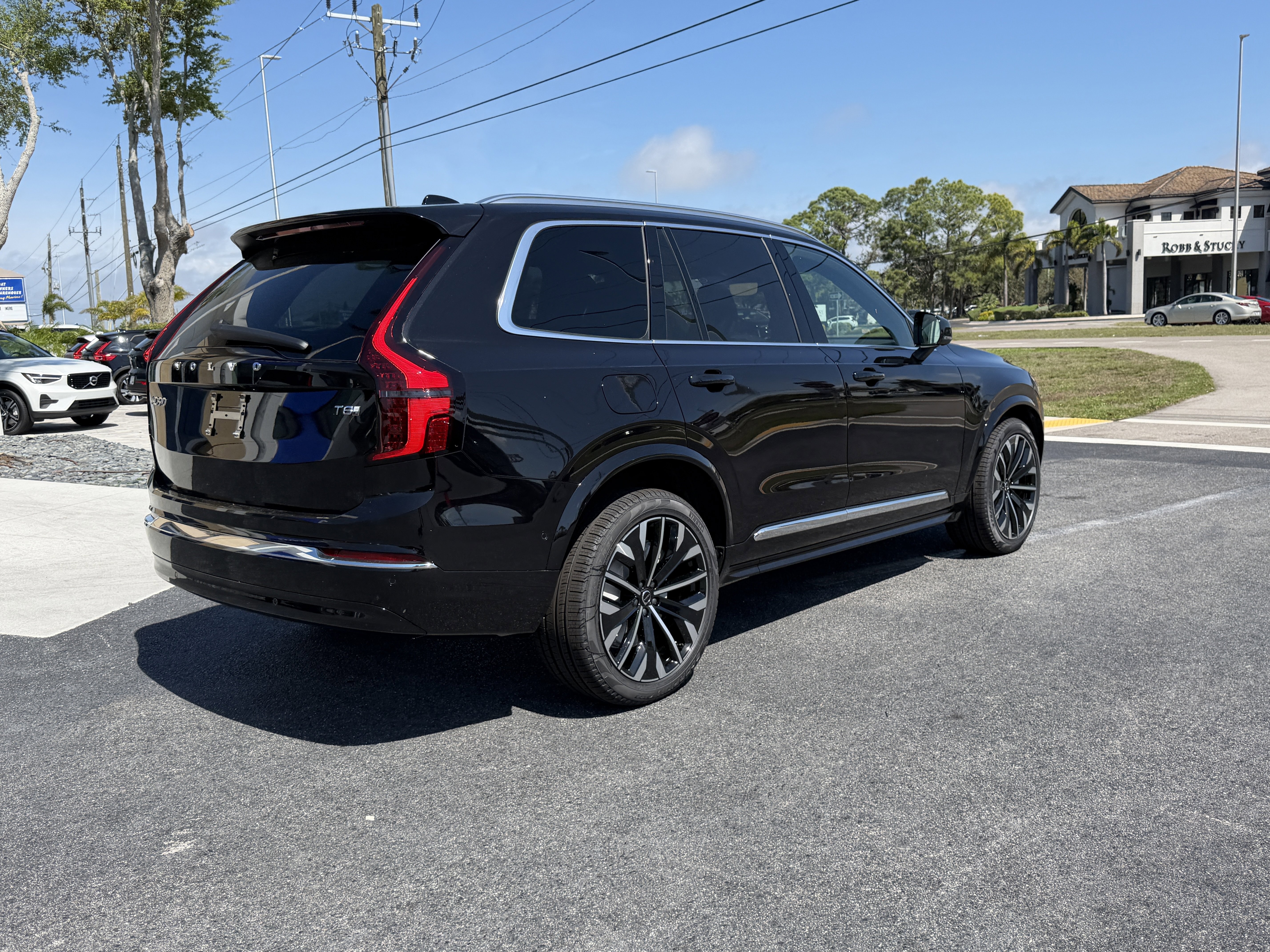 New 2026 Volvo XC90 T8 Ultra w/ Protection Package image 3