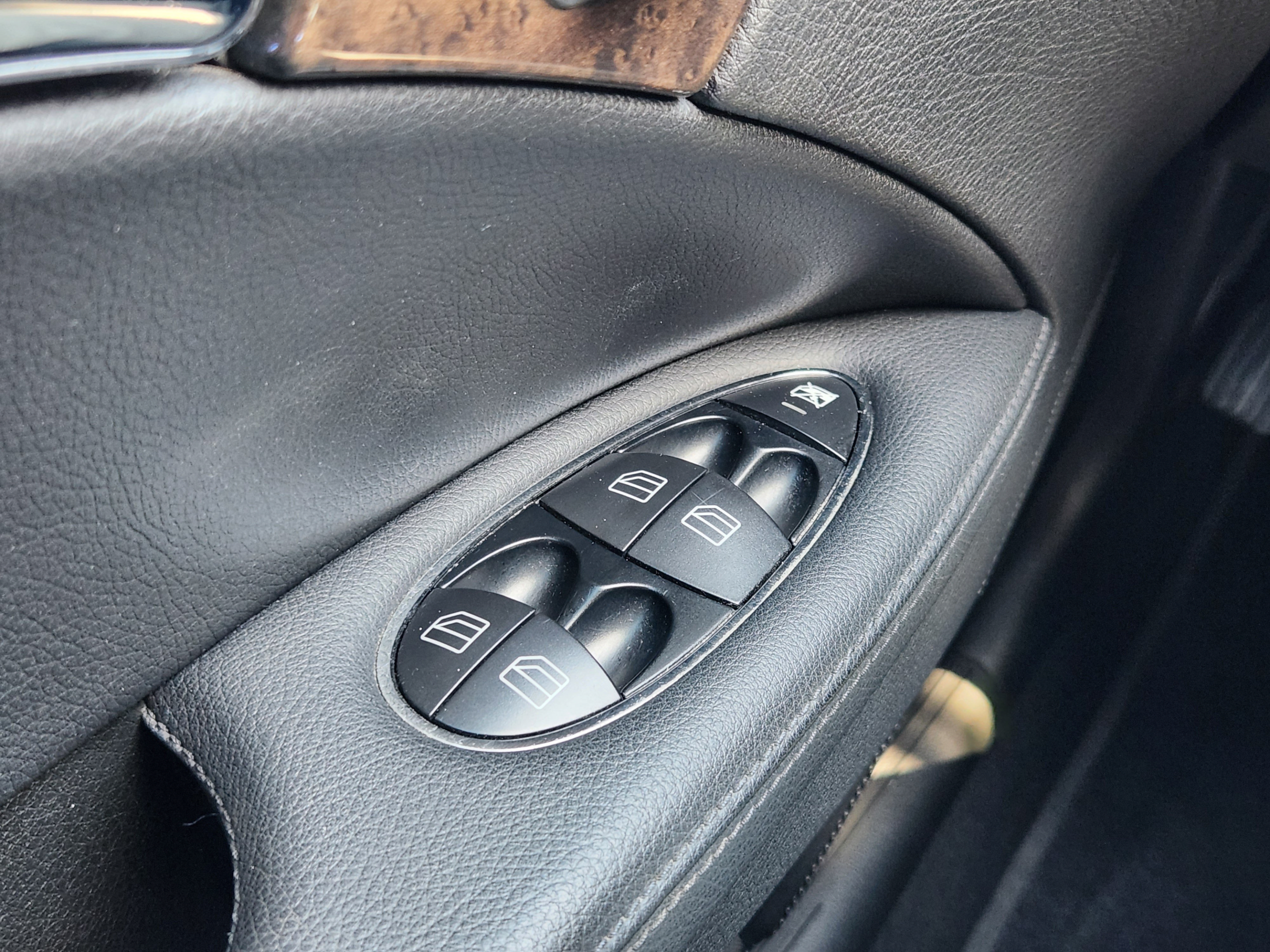 Used 2008 Mercedes-Benz E 350 Sedan image 16