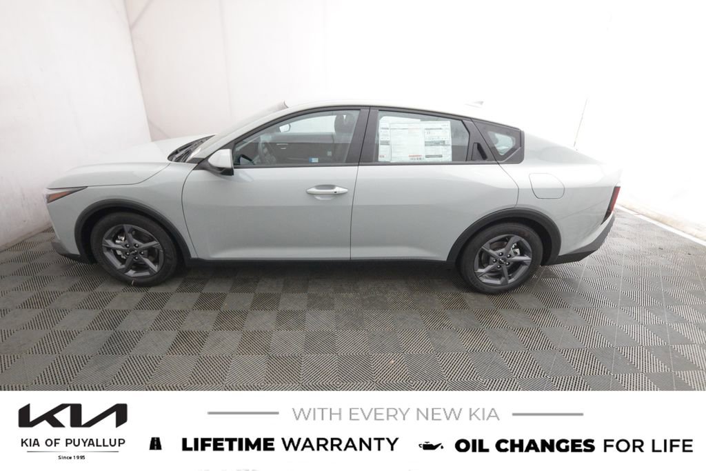 New 2025 Kia K4 LXS image 8