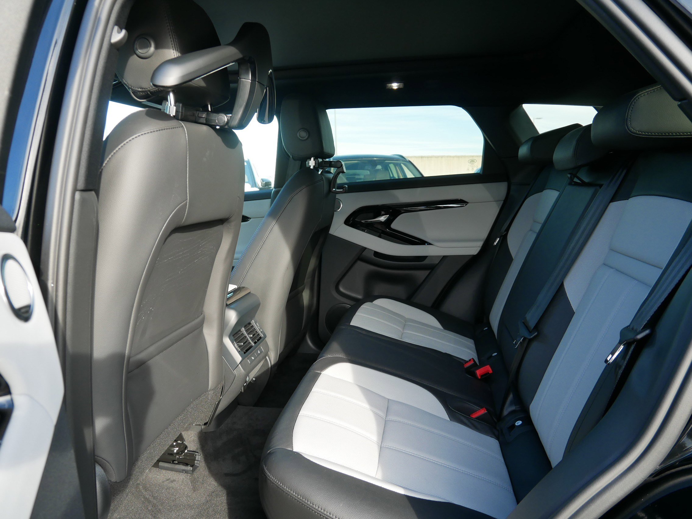 New 2026 Land Rover Range Rover Evoque Dynamic SE image 5