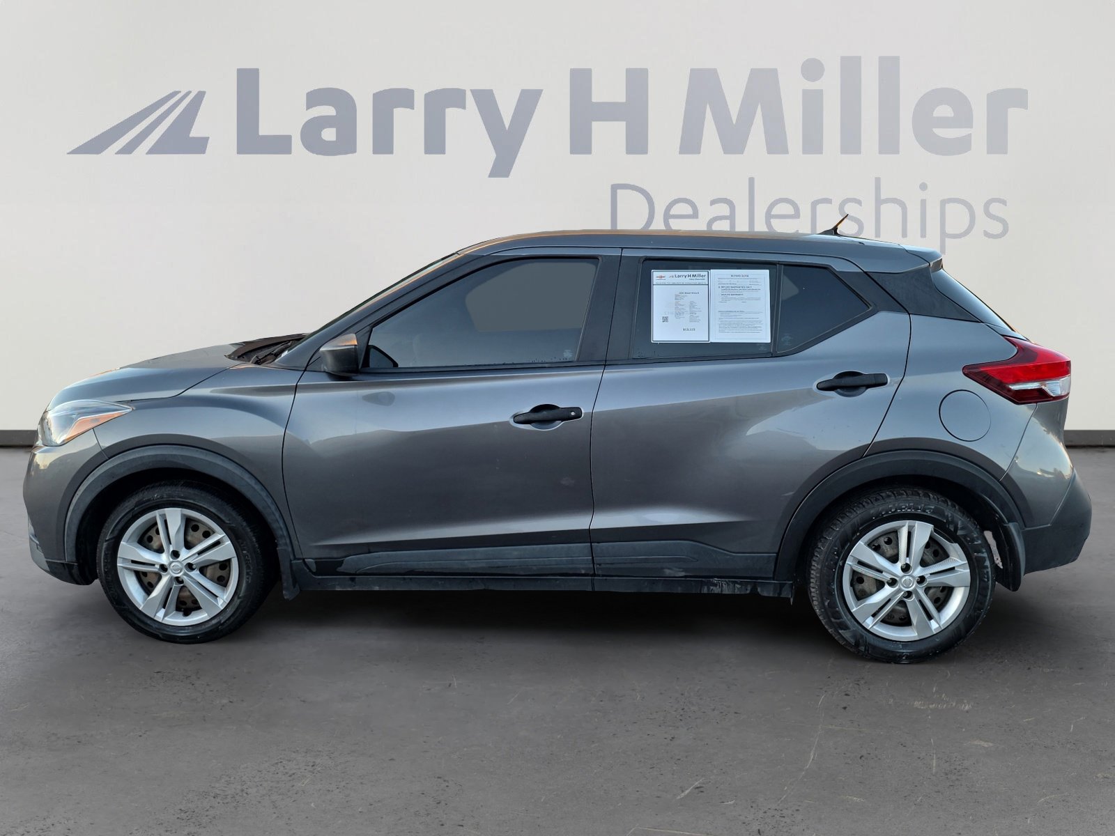 Used 2020 Nissan Kicks S image 2