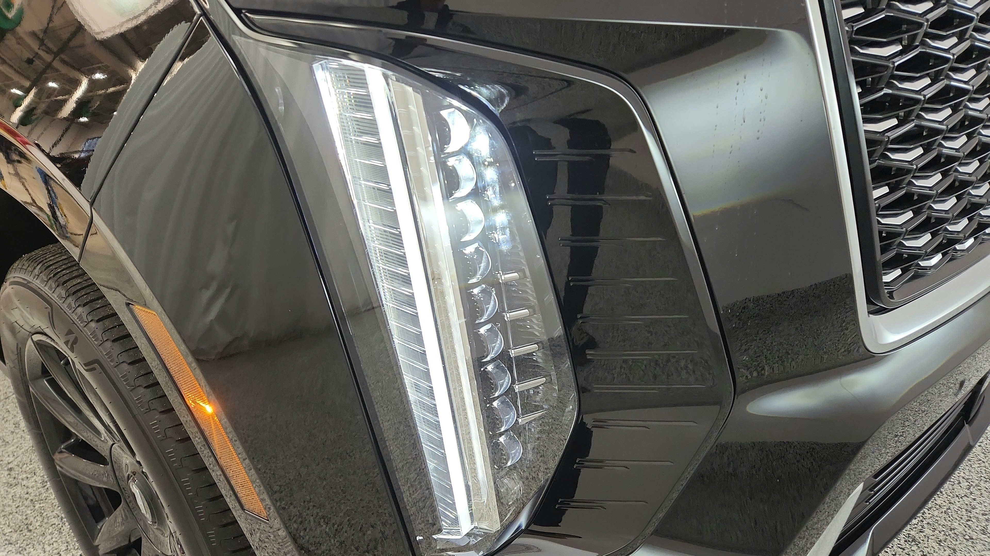 Used 2026 Cadillac Escalade Luxury w/ LPO, Floor Liner Package AWD/4WD image 40