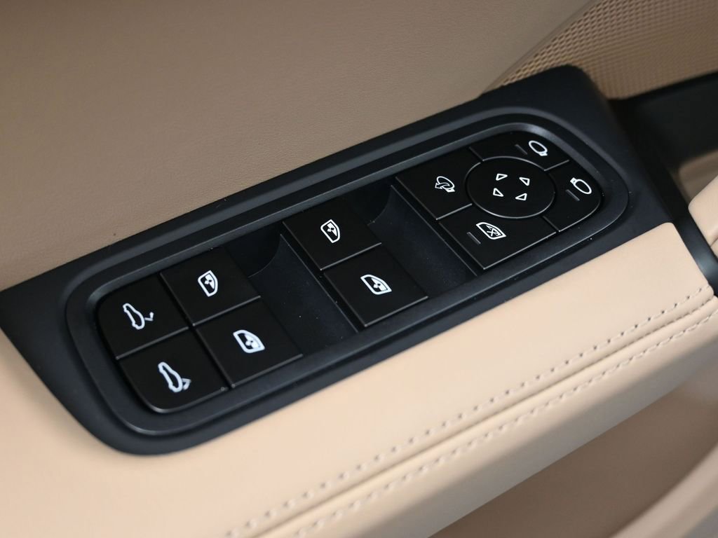Used 2026 Porsche Cayenne Coupe AWD/4WD image 19