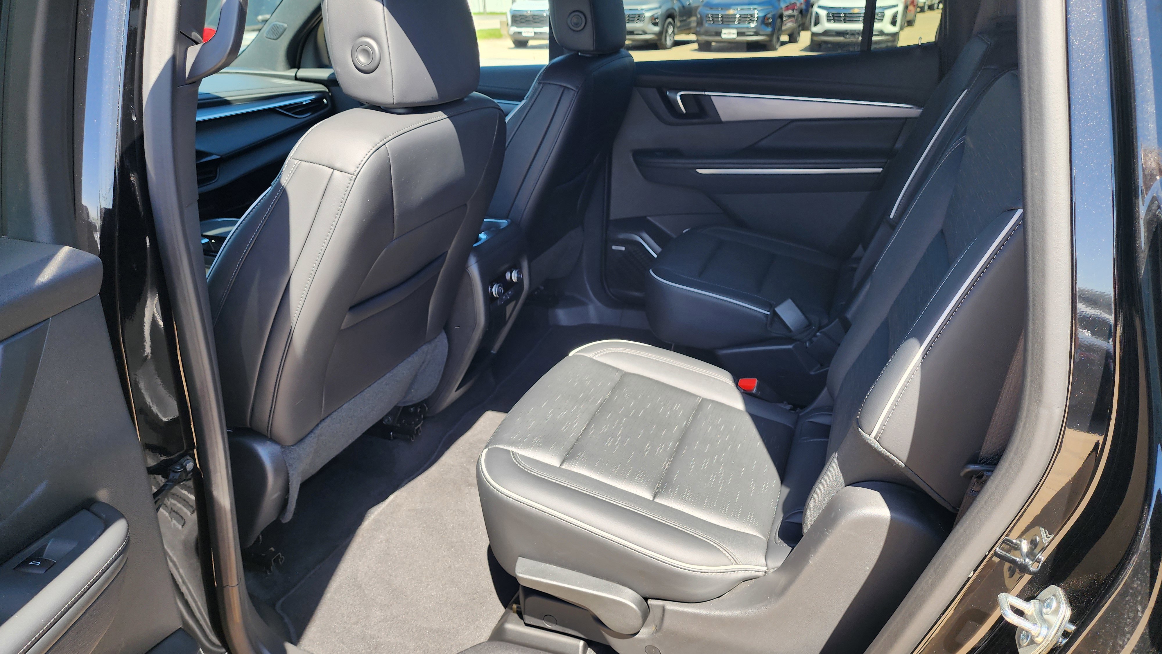 Used 2025 Buick Enclave Sport Touring AWD/4WD image 11