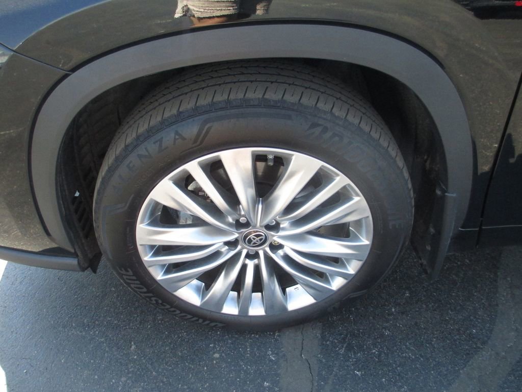 Used 2023 Toyota Highlander Platinum AWD/4WD image 14