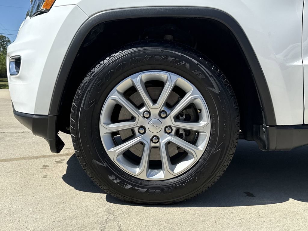 Used 2022 Jeep Grand Cherokee Laredo E w/ Security & Convenience Group image 9