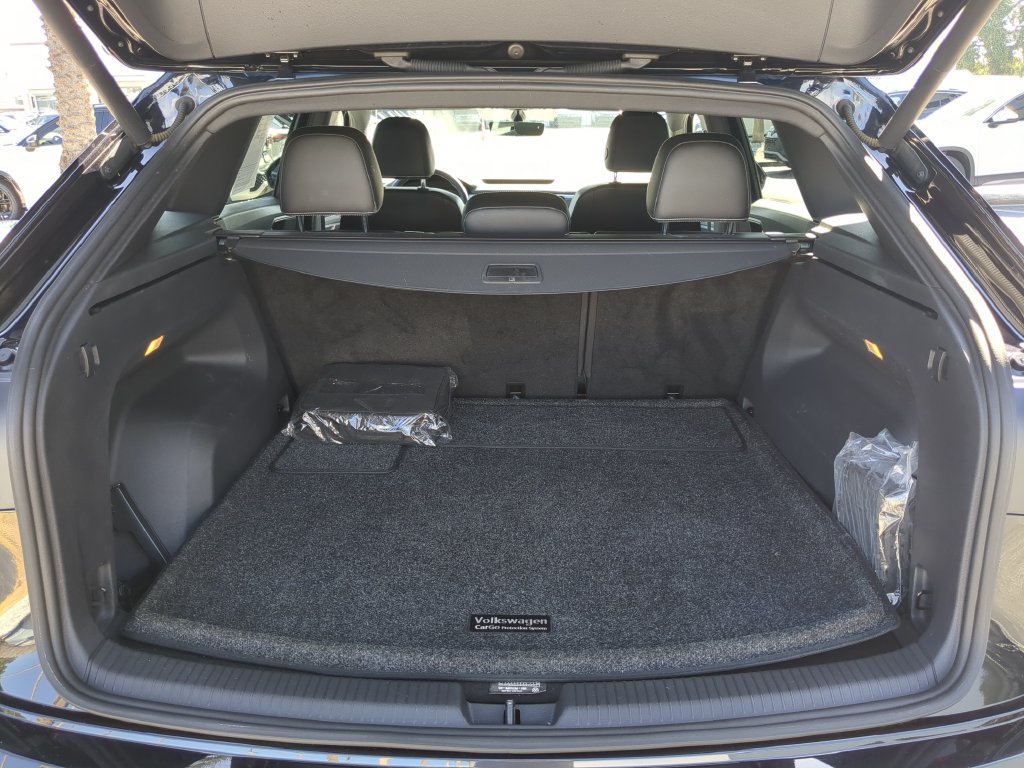 Certified 2022 Volkswagen Atlas Cross Sport SE AWD/4WD image 9