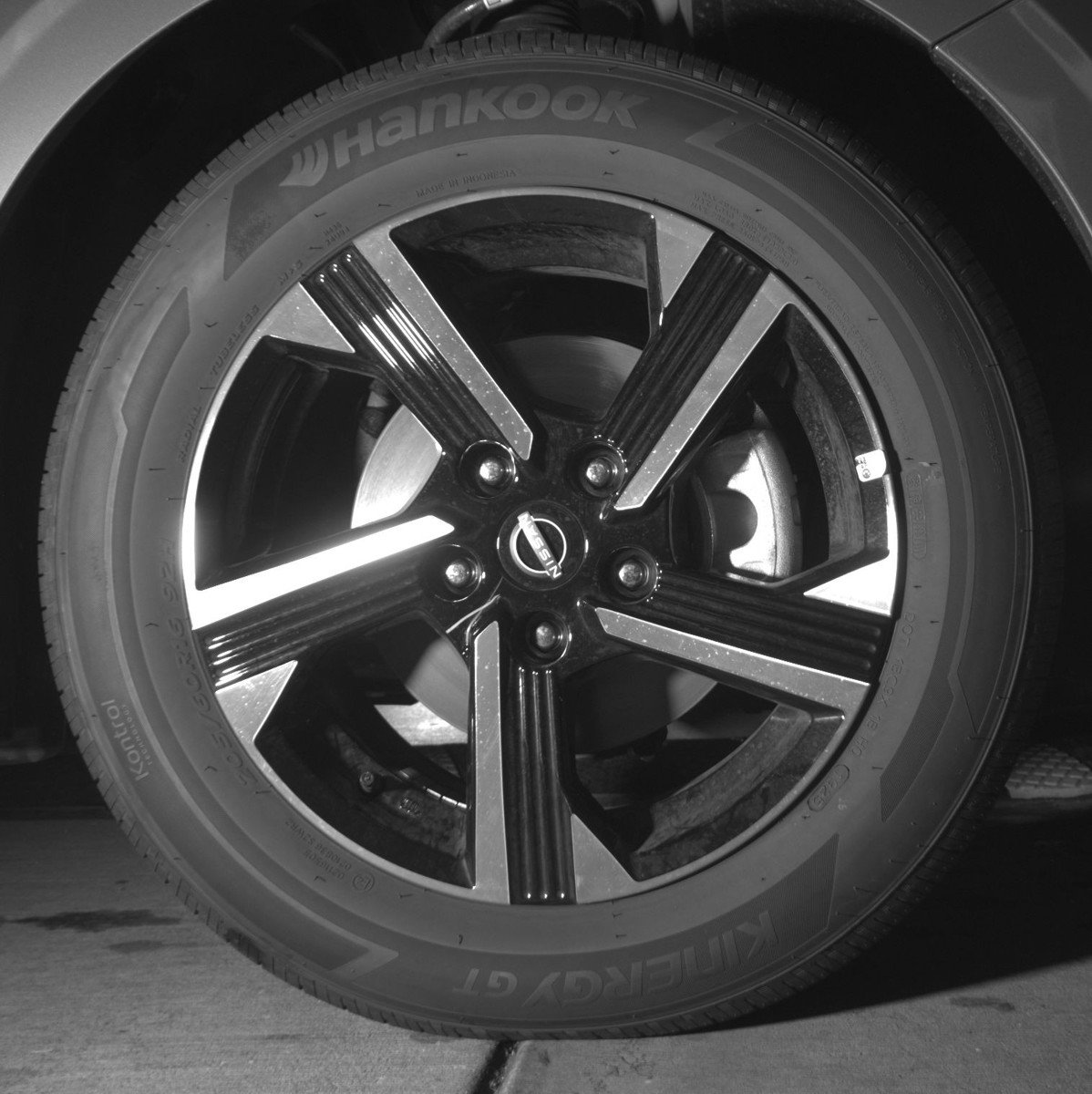 Used 2025 Nissan Sentra SV FWD image 13