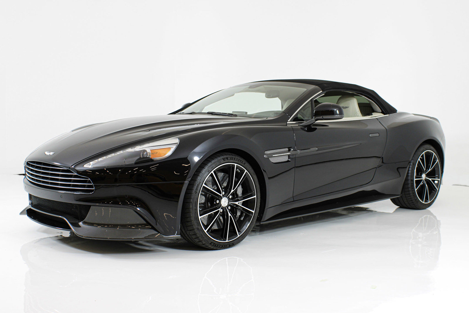 Used 2014 Aston Martin Vanquish Volante RWD image 3