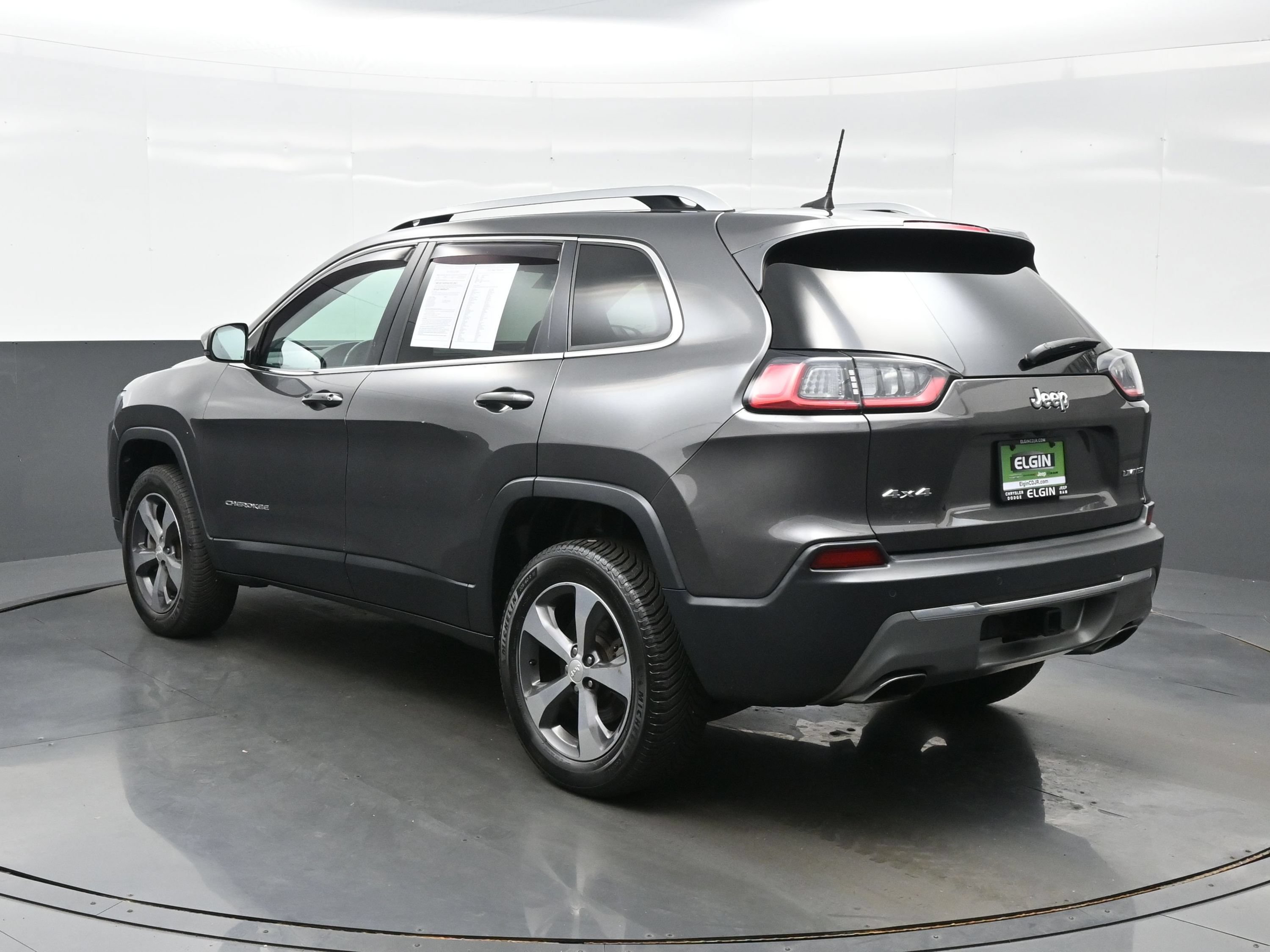 Used 2019 Jeep Cherokee Limited w/ Trailer Tow Group AWD/4WD image 5