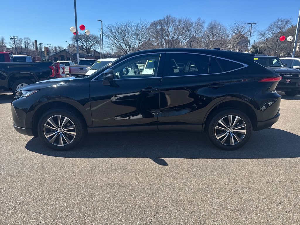 Used 2023 Toyota Venza LE AWD/4WD image 4