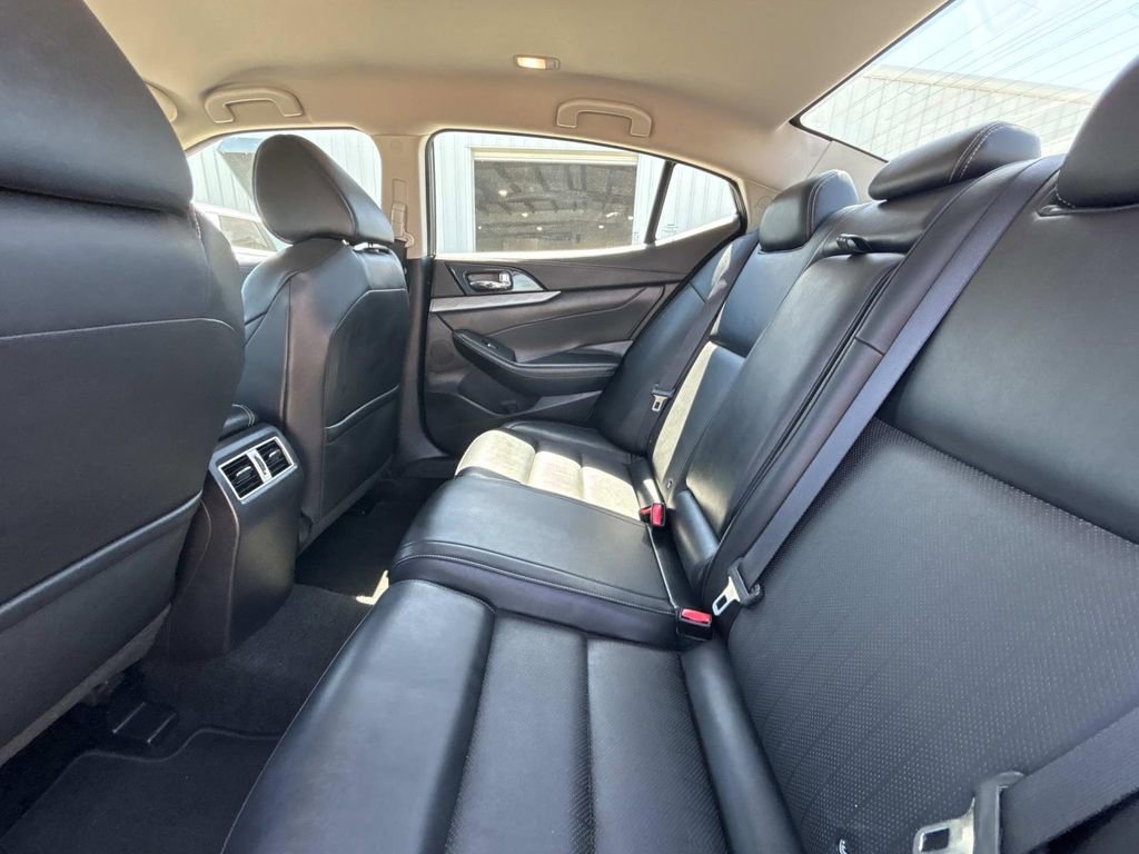 Used 2017 Nissan Maxima 3.5 SV image 11