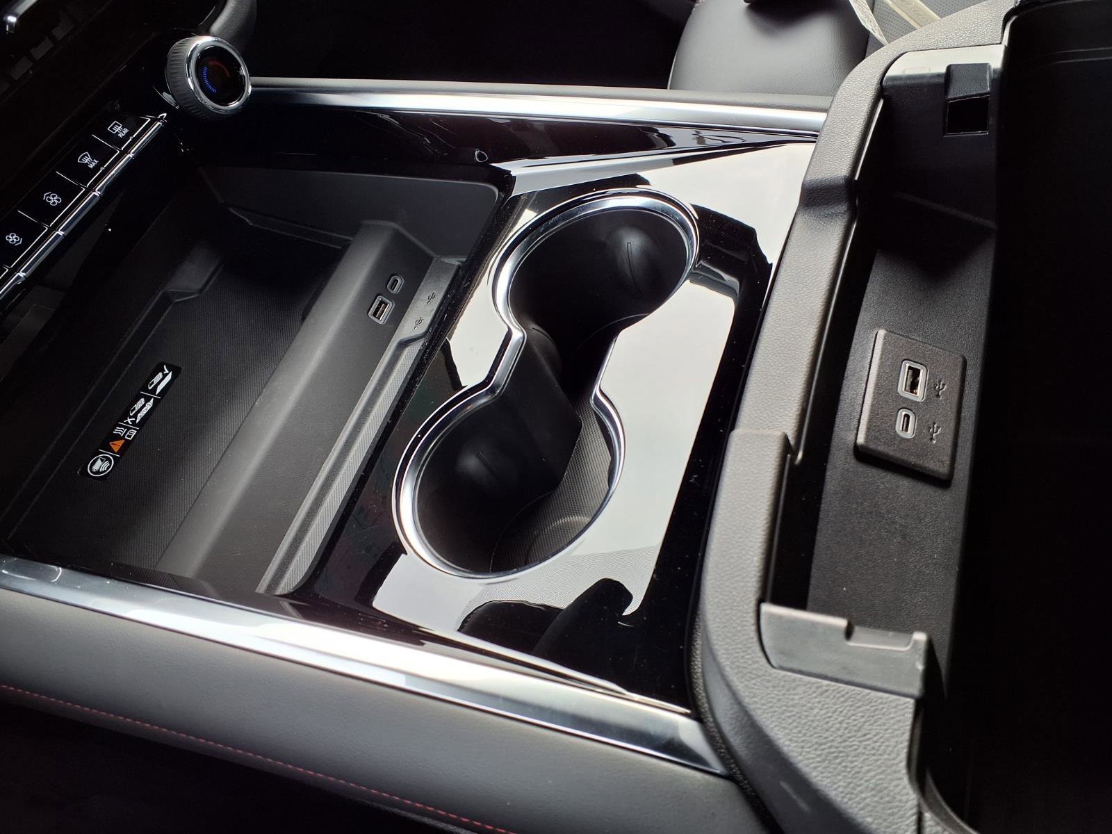 Used 2026 Chevrolet Suburban RST w/ Comfort Package image 8