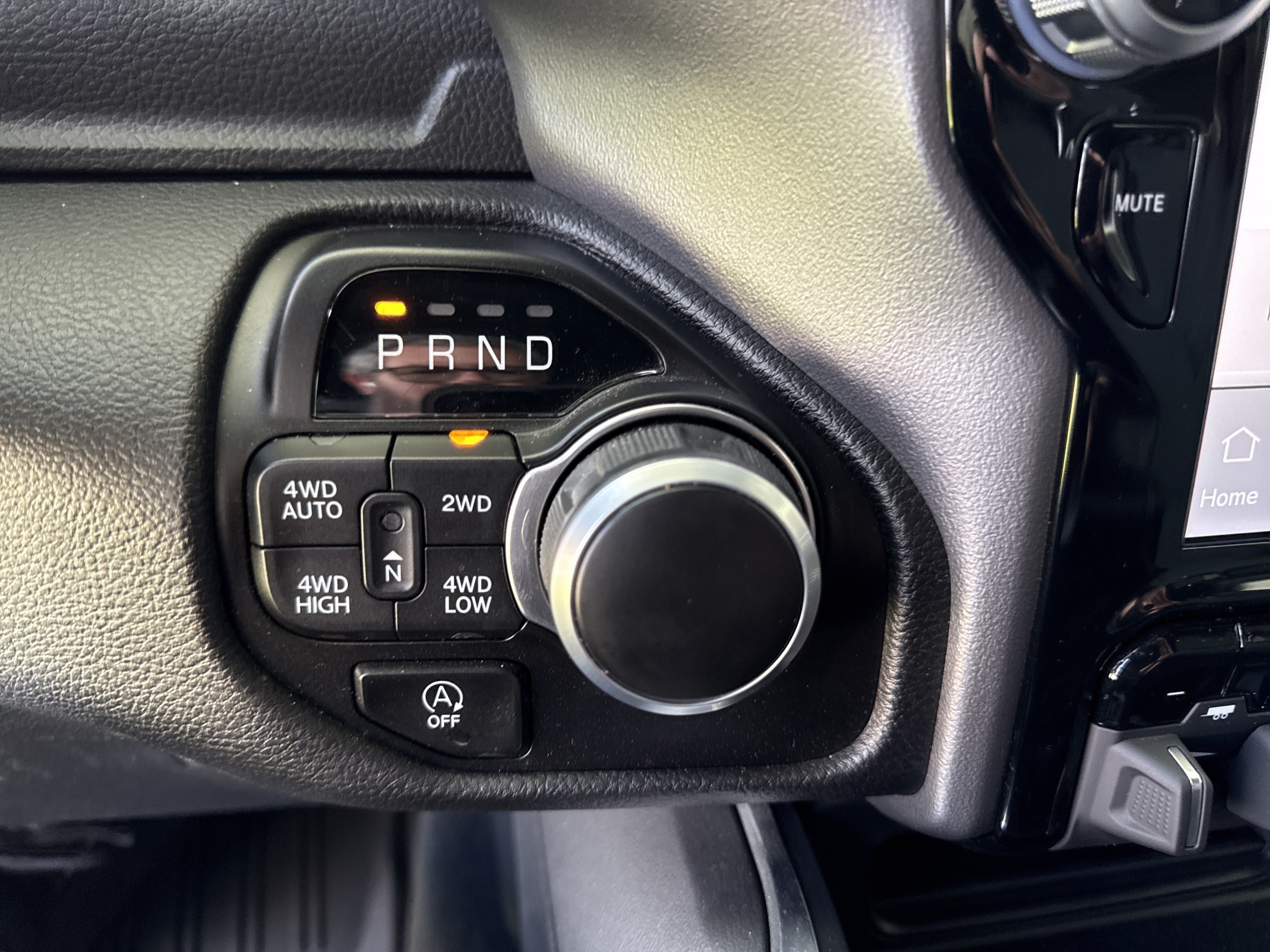 Used 2024 RAM 1500 Big Horn AWD/4WD image 25