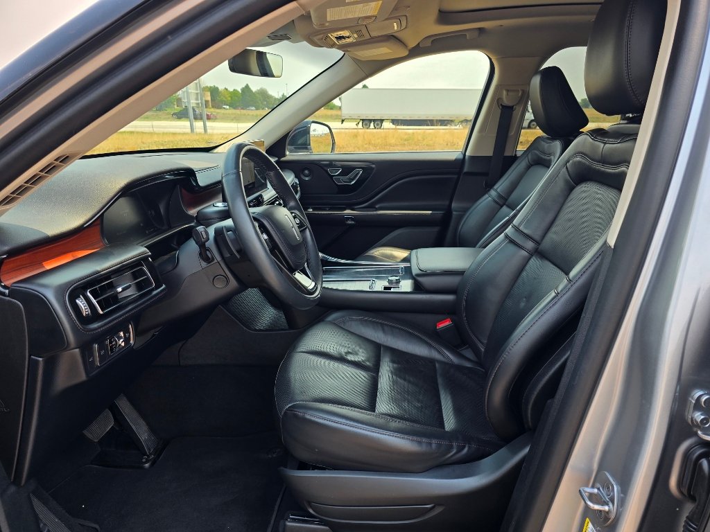 Used 2022 Lincoln Aviator Reserve w/ Equipment Group 201A AWD/4WD image 12