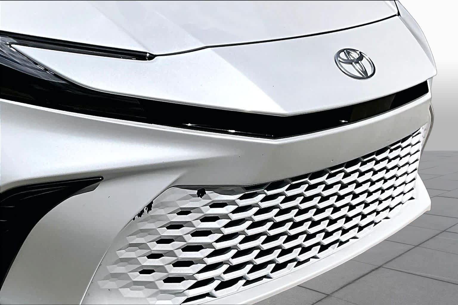 Used 2025 Toyota Camry XSE AWD/4WD image 30