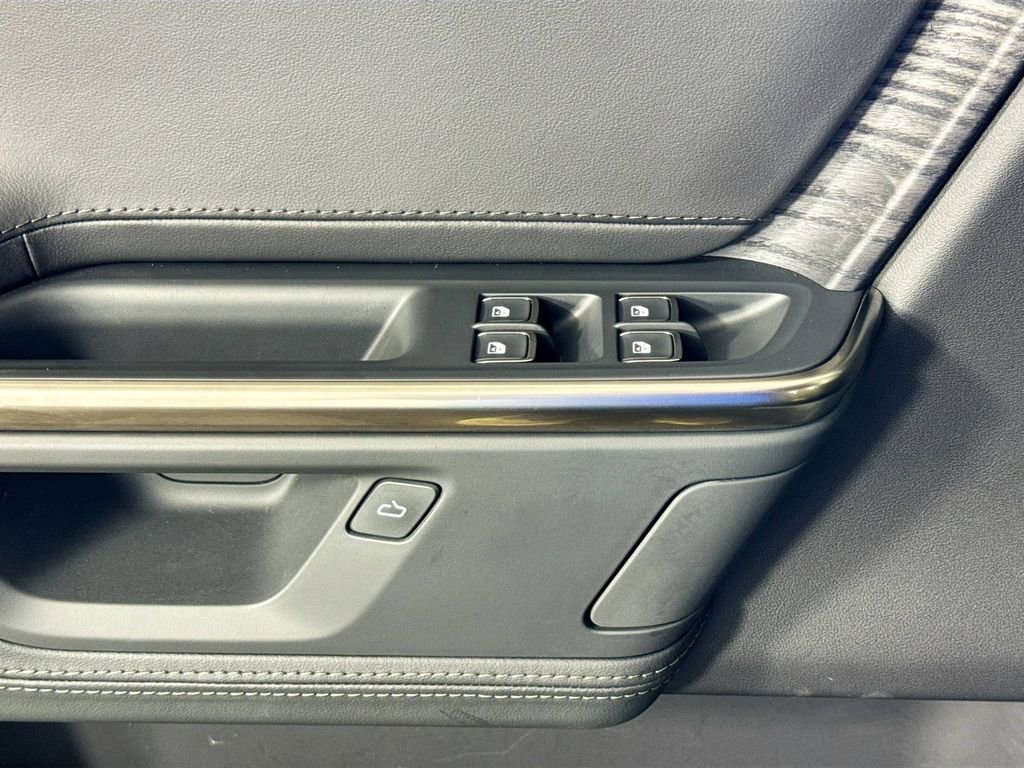 Used 2025 Rivian R1S Adventure image 21