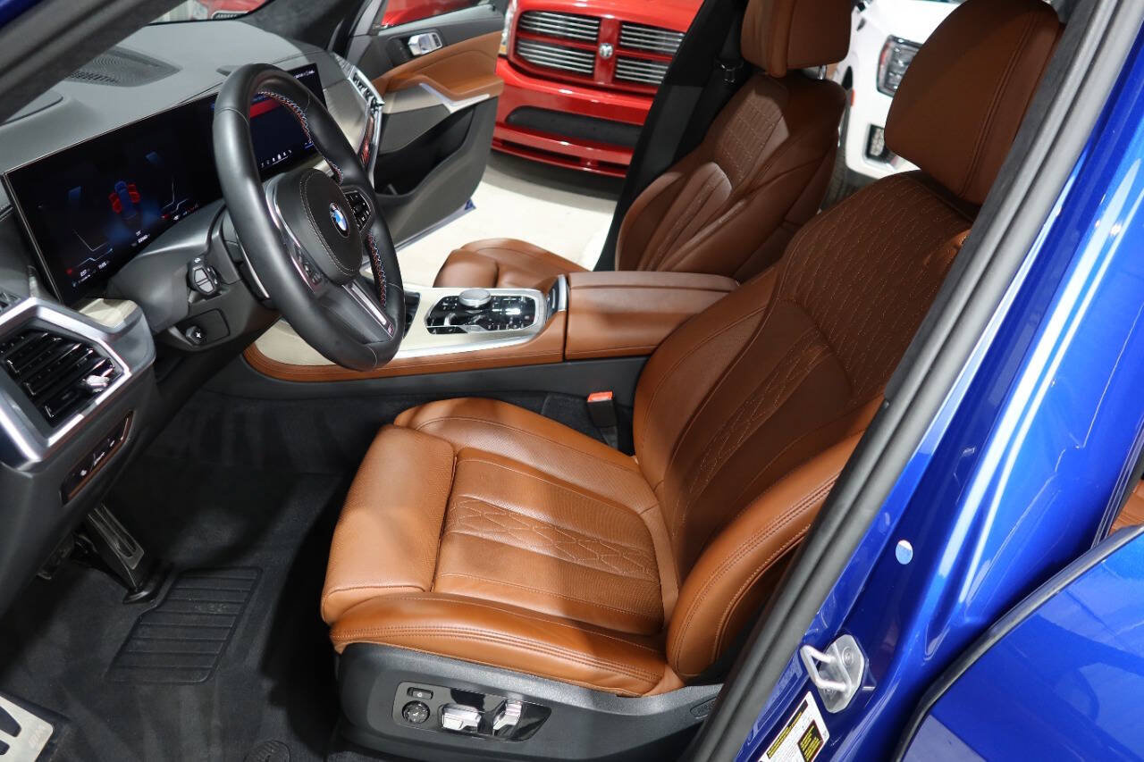 Used 2025 BMW X7 M60i AWD/4WD image 21