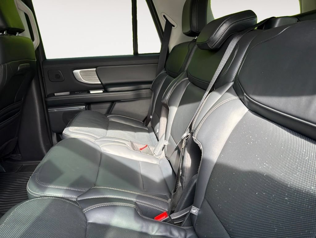 Used 2025 Ford Expedition Platinum w/ Driver's Package AWD/4WD image 17