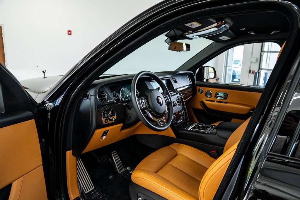 Used 2022 Rolls-Royce Cullinan Black Badge AWD/4WD image 30