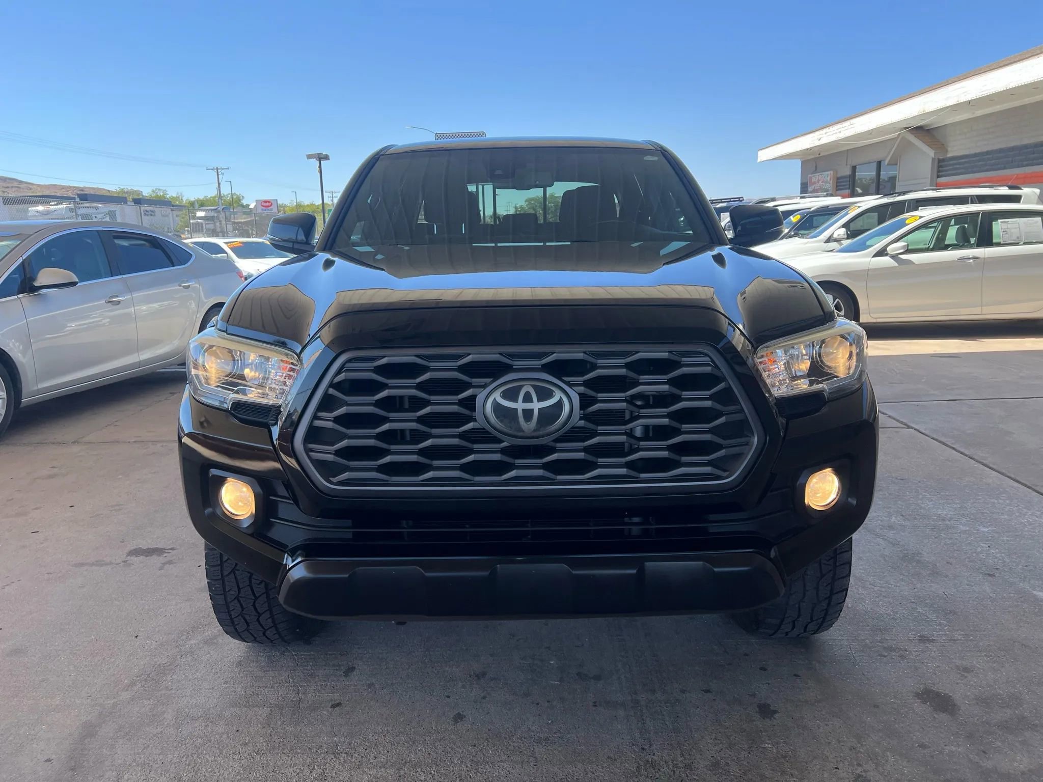 Used 2021 Toyota Tacoma TRD Off-Road image 2