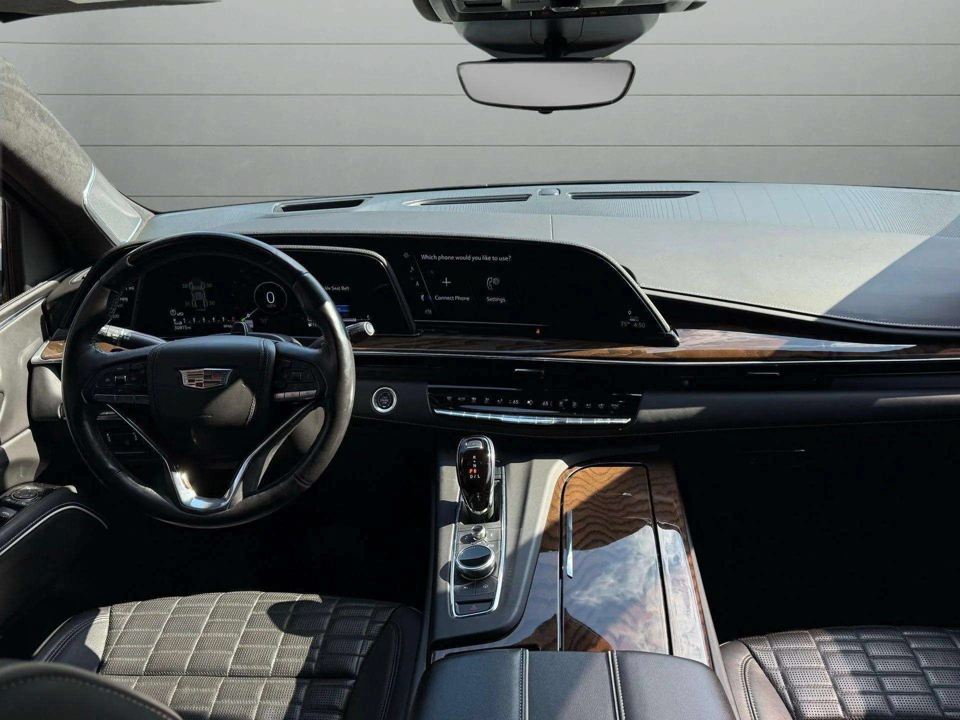 Used 2023 Cadillac Escalade Sport Platinum RWD image 4