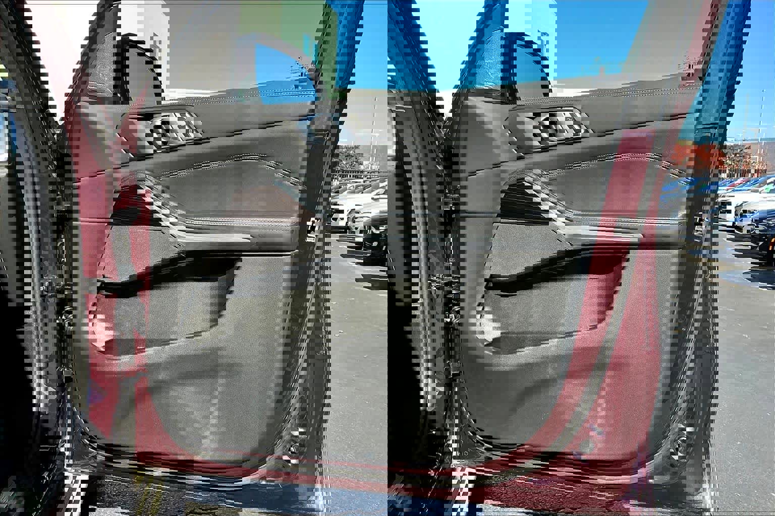 Used 2025 BMW X5 xDrive50e w/ Premium Package image 28