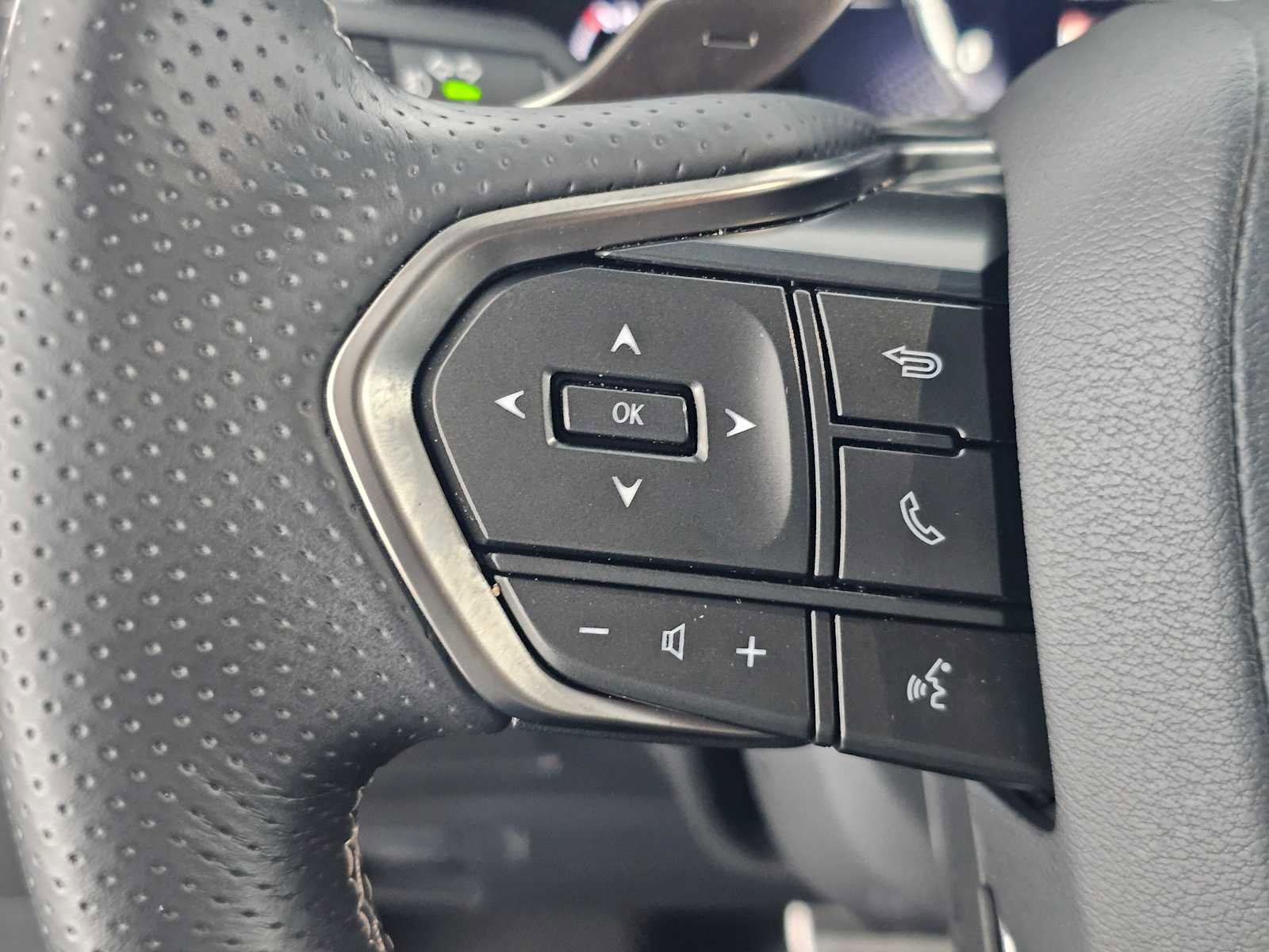 Used 2023 Lexus LX 600 F Sport w/ Accessory Package (Z1) image 29