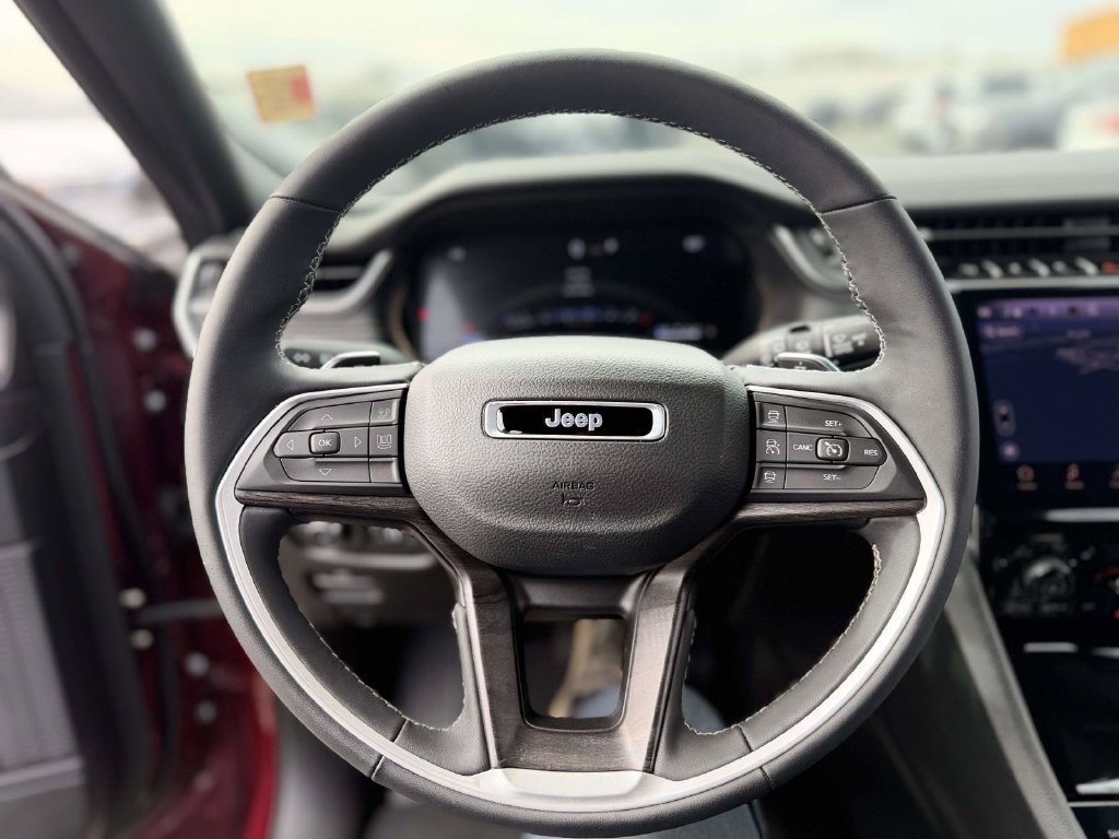 Used 2025 Jeep Grand Cherokee L Limited AWD/4WD image 28