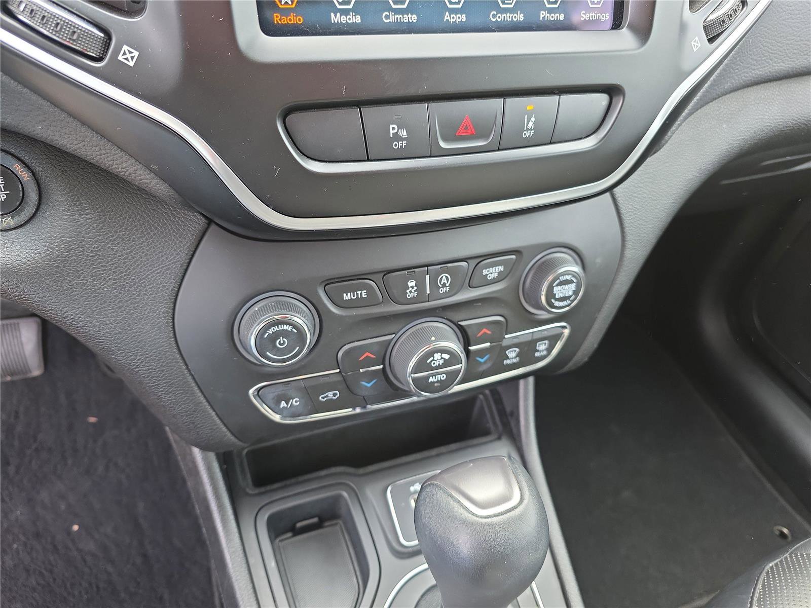 Used 2021 Jeep Cherokee Latitude Lux w/ Comfort/Convenience Group image 26