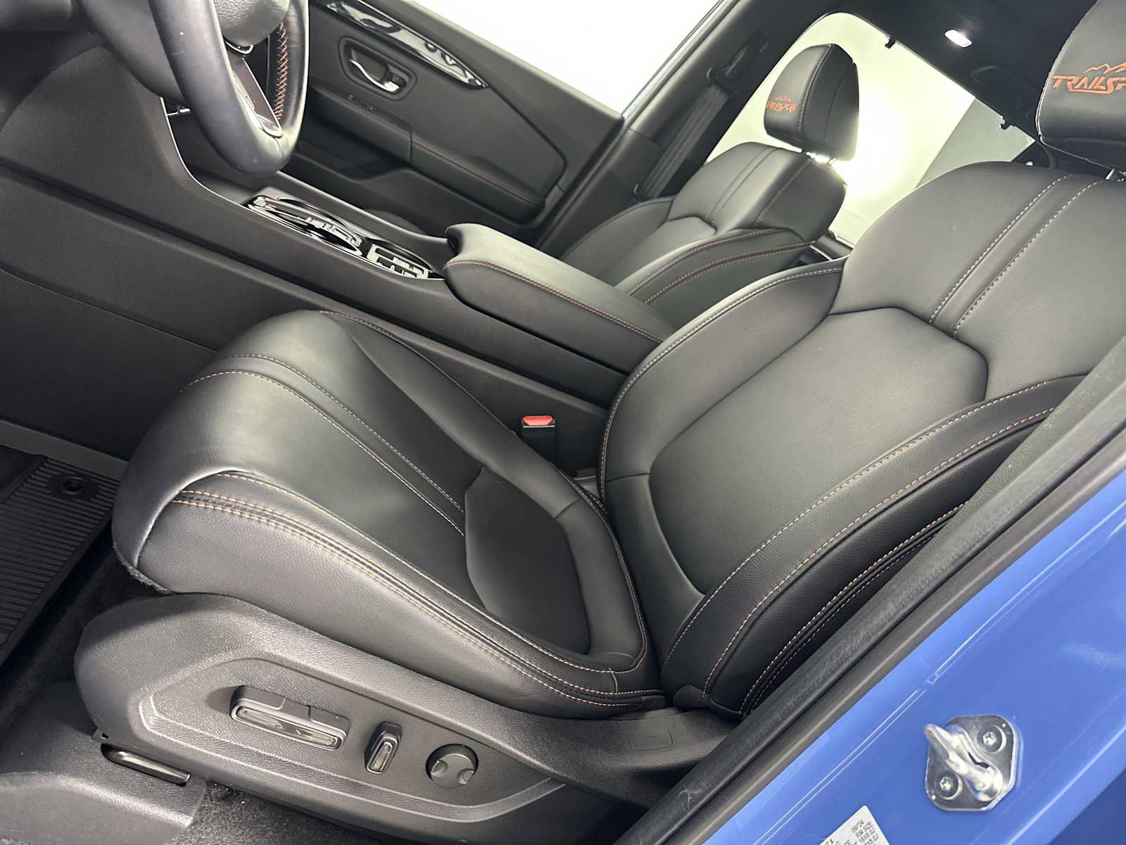 Used 2025 Honda Pilot TrailSport image 11