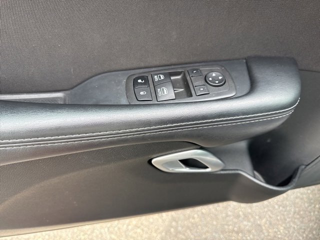 Used 2022 Dodge Challenger SXT image 8