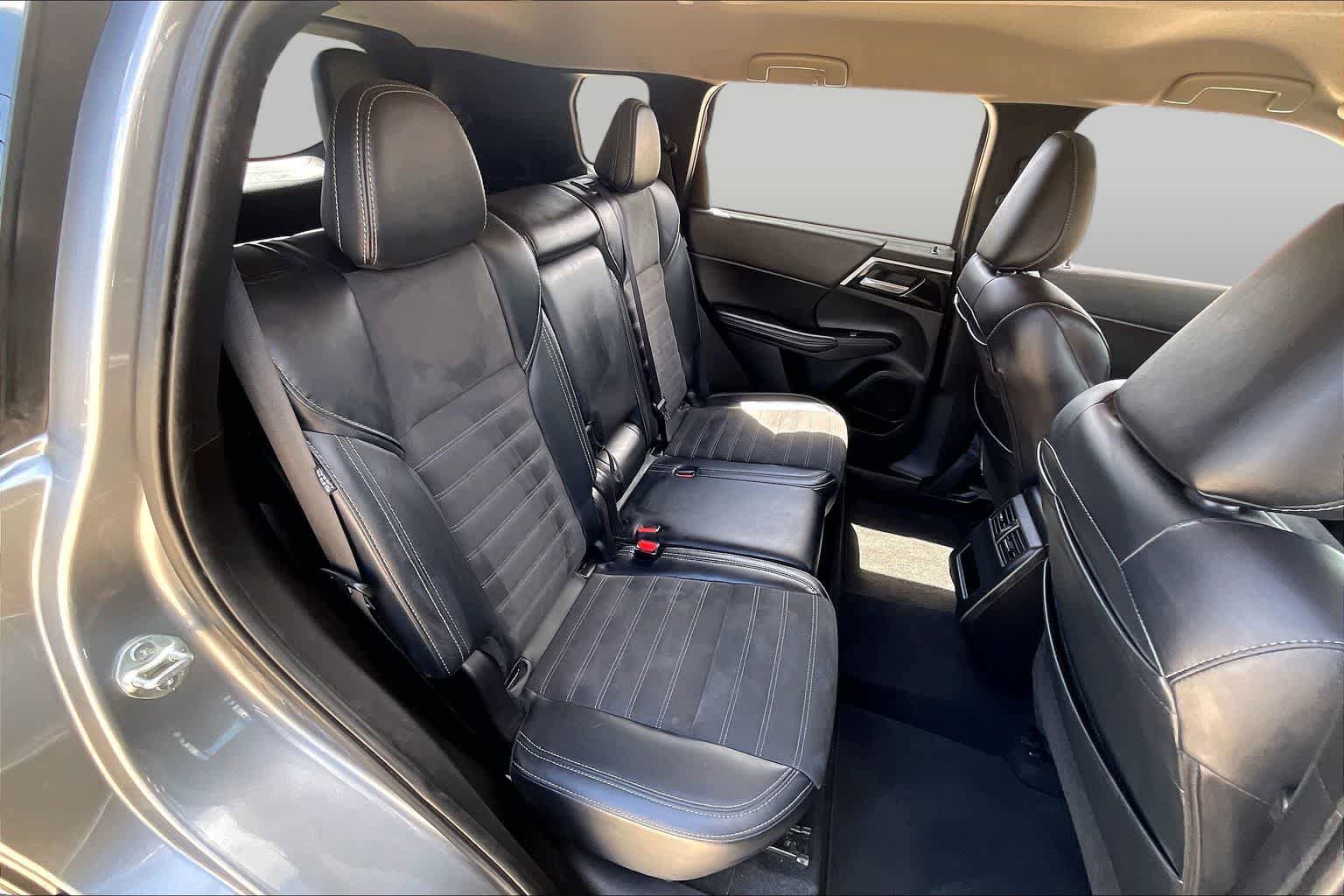 Used 2024 Mitsubishi Outlander SE FWD image 17