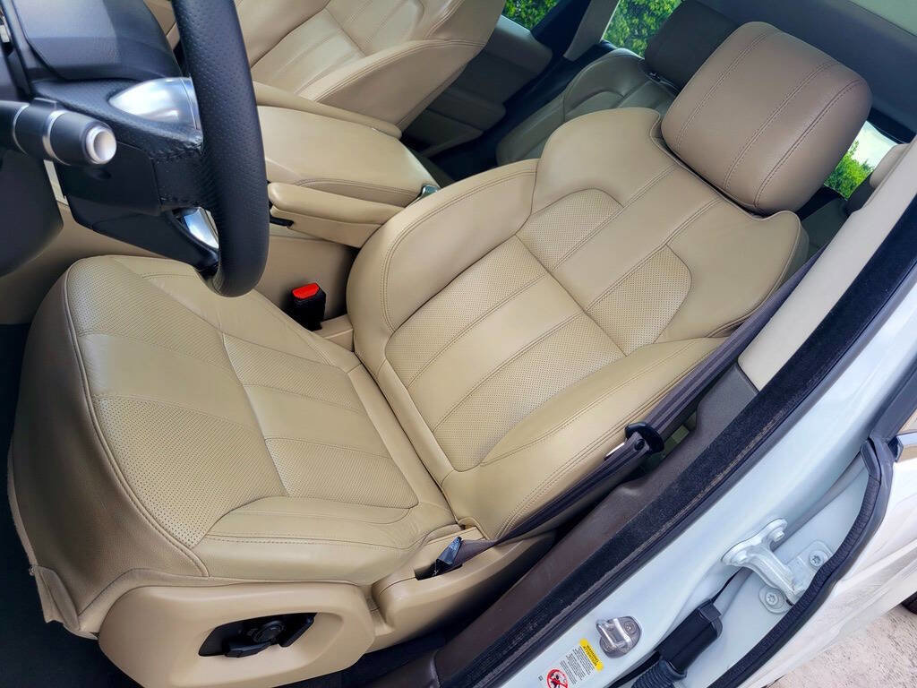 Used 2016 Land Rover Range Rover Sport SE image 19