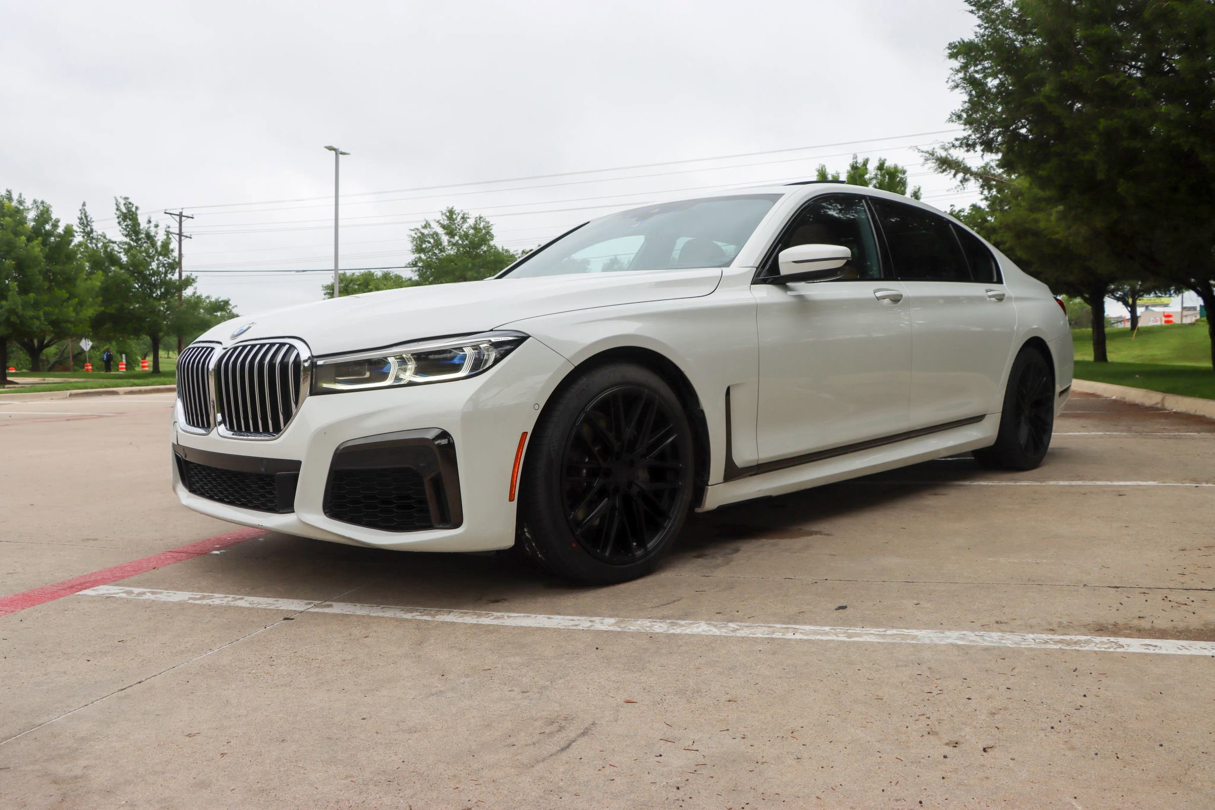 Used 2020 BMW 740i w/ M Sport Package RWD image 3