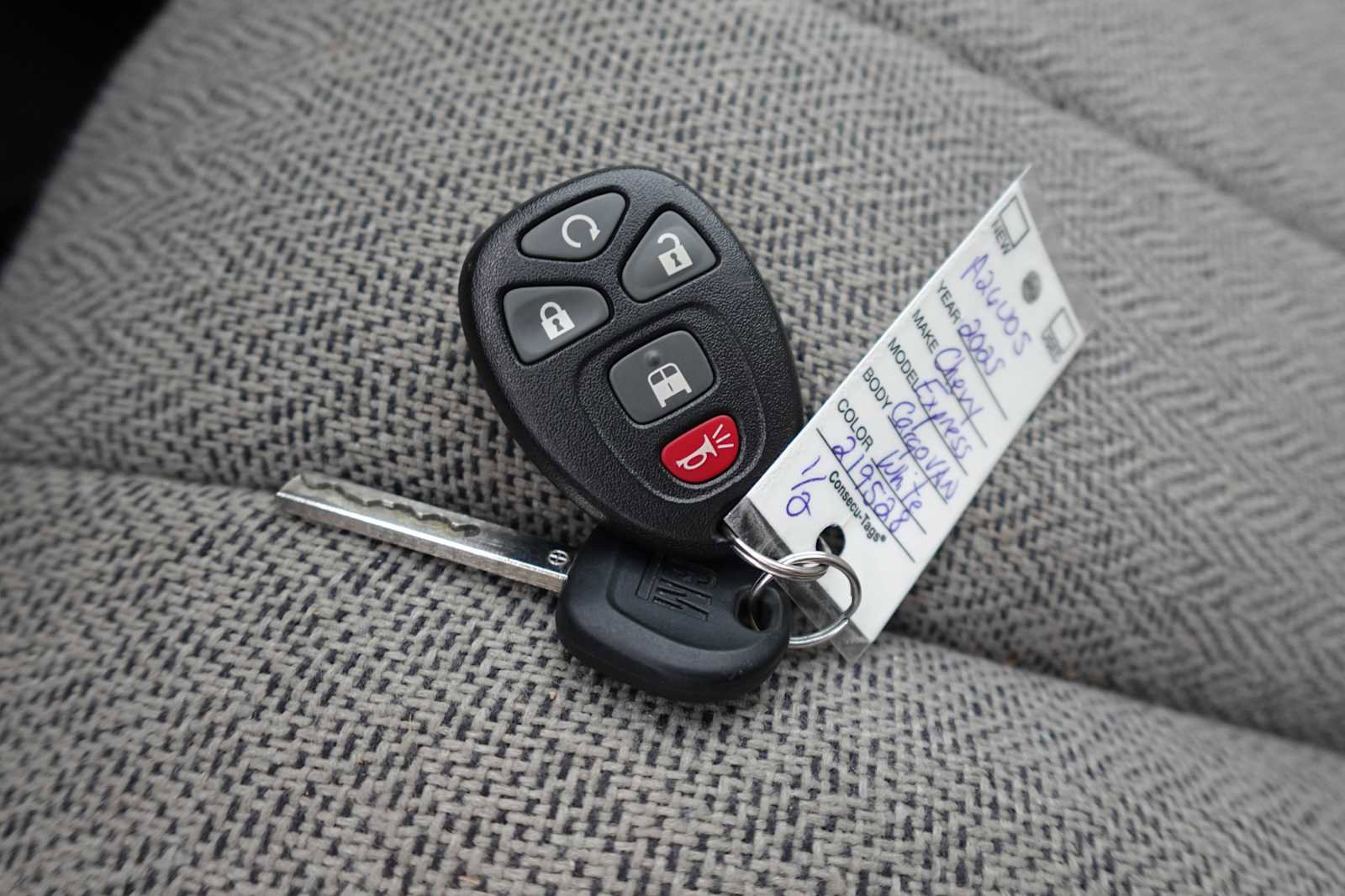 Used 2025 Chevrolet Express 3500 w/ Driver Convenience Package image 33