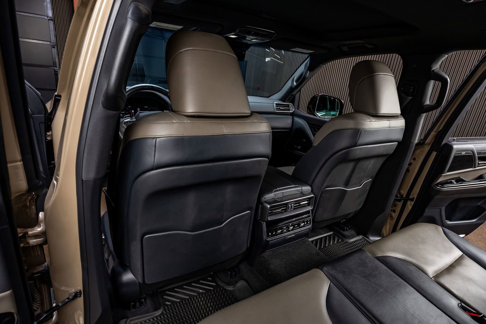 Used 2025 Lexus LX 700h Overtrail image 33