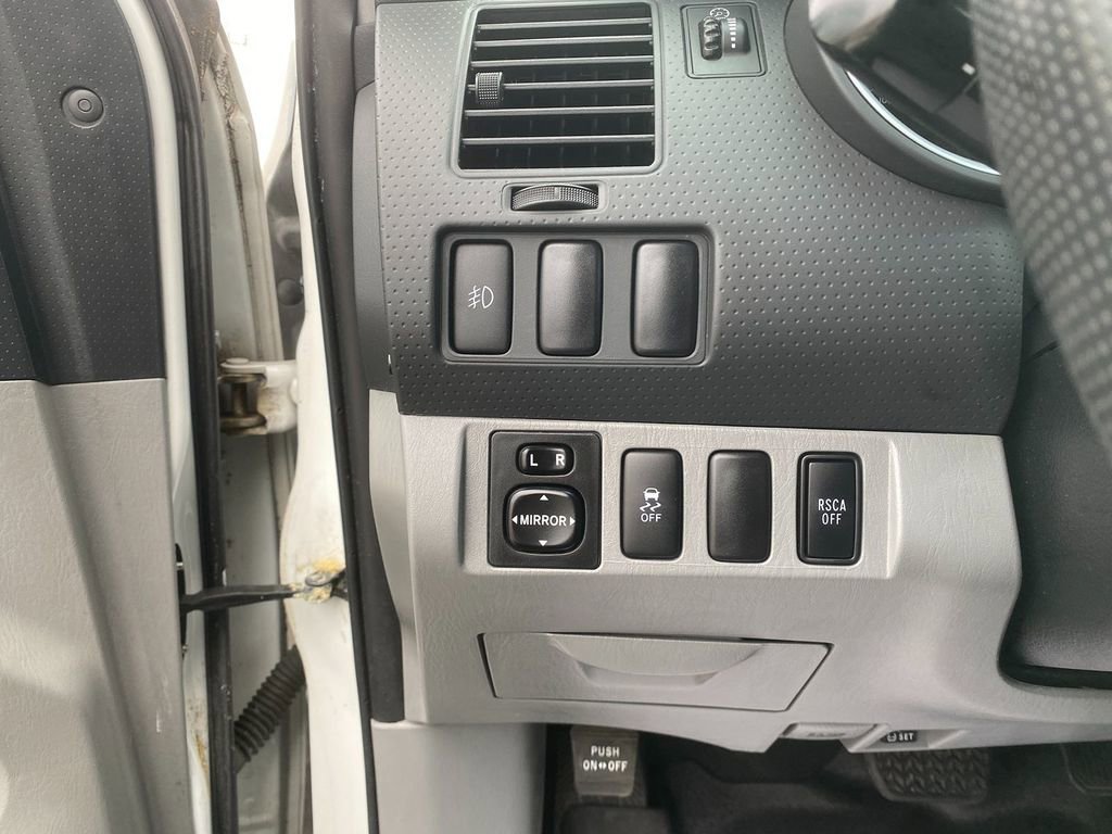 Used 2014 Toyota Tacoma 4x4 Double Cab w/ SR5 Package image 14