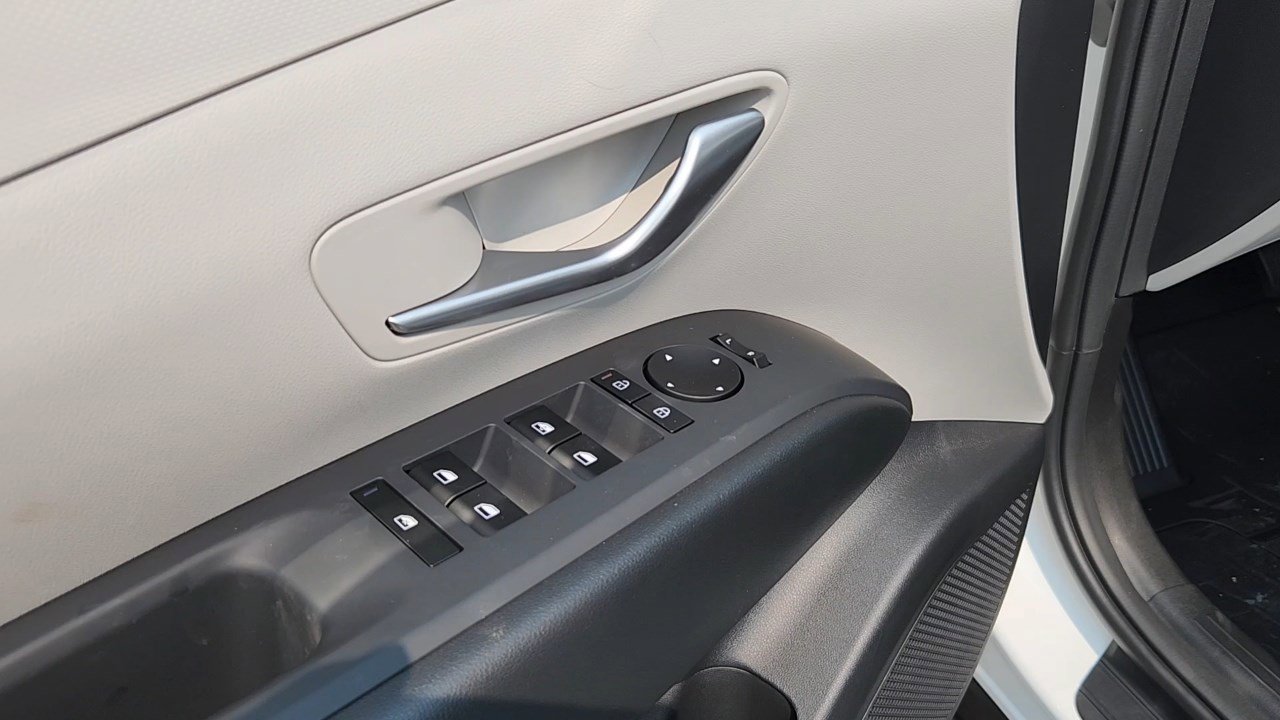 New 2025 Hyundai Tucson SE image 7