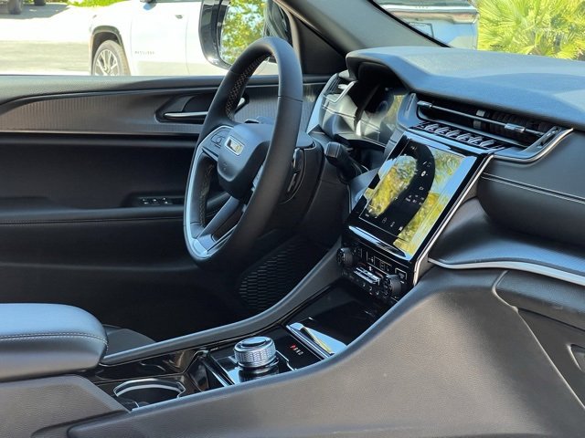 Used 2023 Jeep Grand Cherokee L Laredo image 36