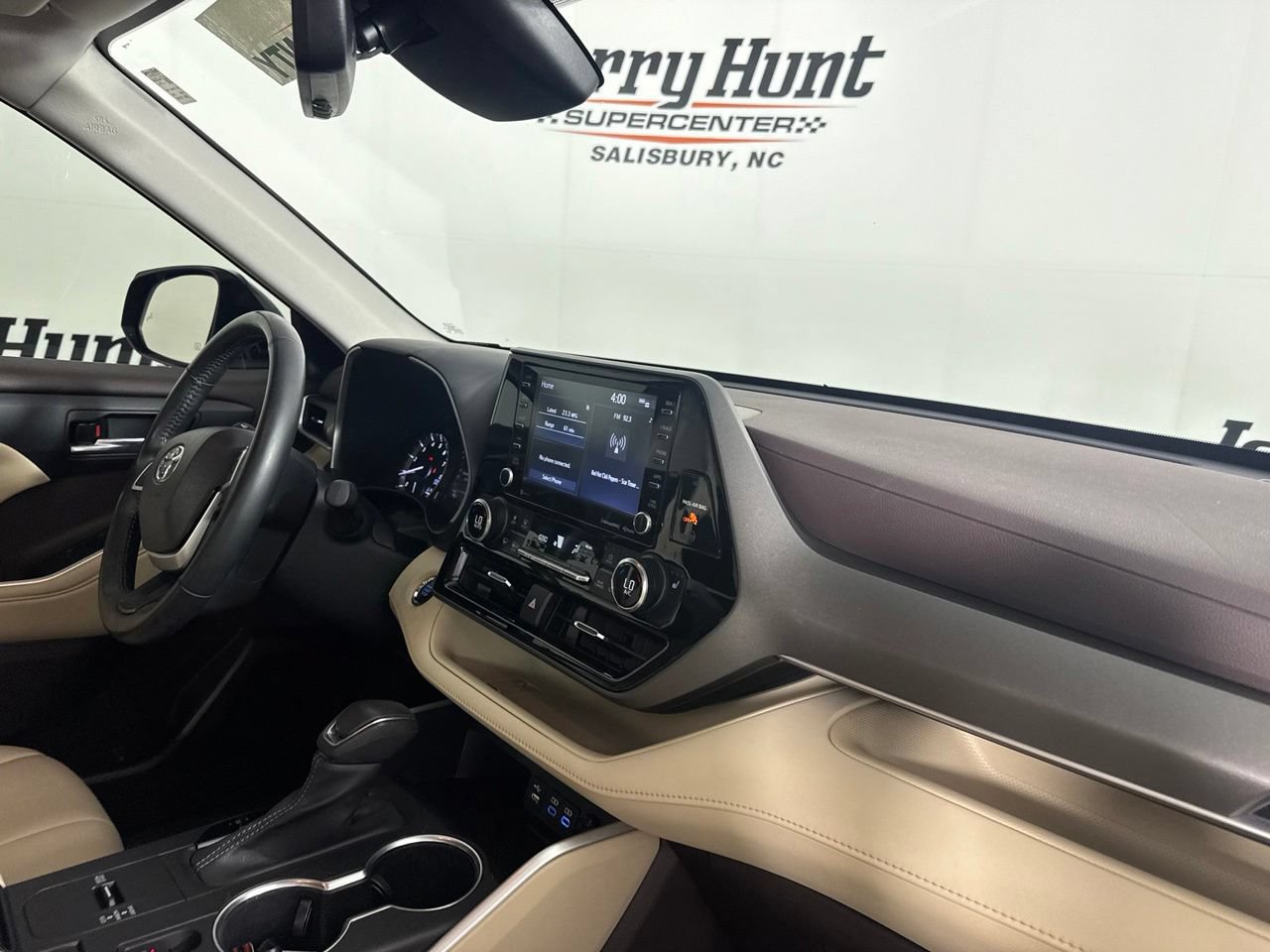 Used 2022 Toyota Highlander XLE FWD image 34