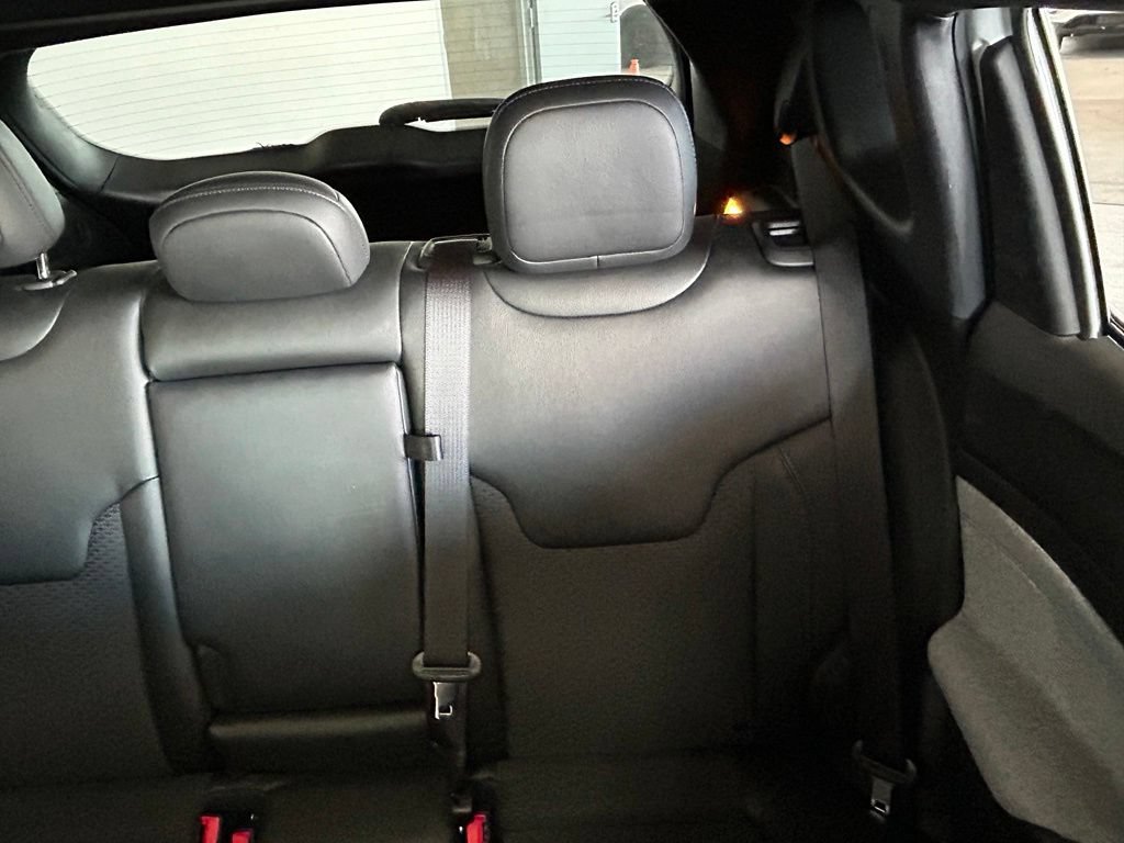 Used 2023 Jeep Compass Latitude w/ Sun and Sound Group AWD/4WD image 14