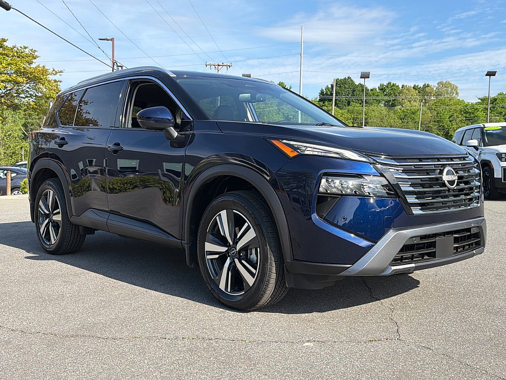 Used 2025 Nissan Rogue SL image 3