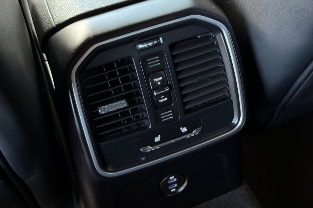 Used 2024 Porsche Macan AWD/4WD image 14