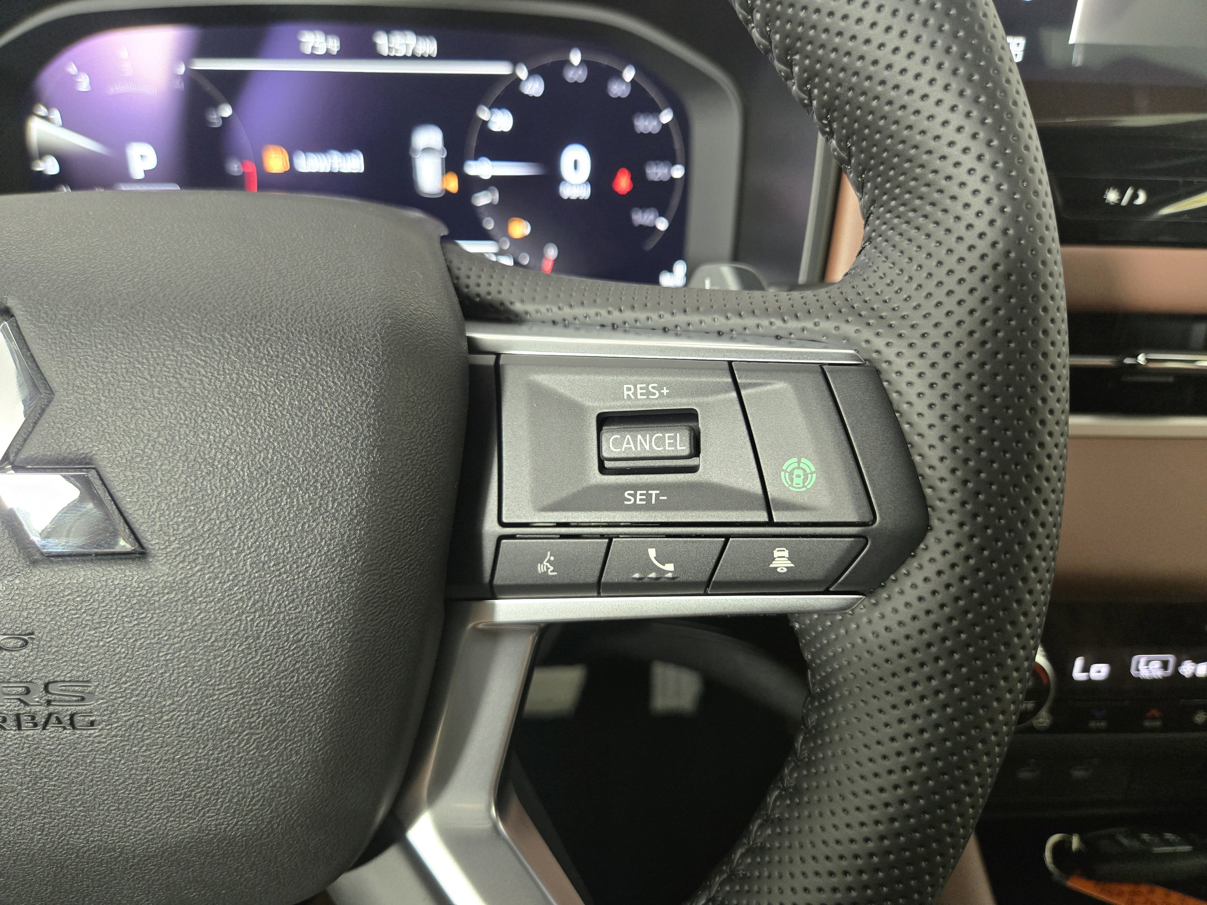 New 2025 Mitsubishi Outlander SEL image 16