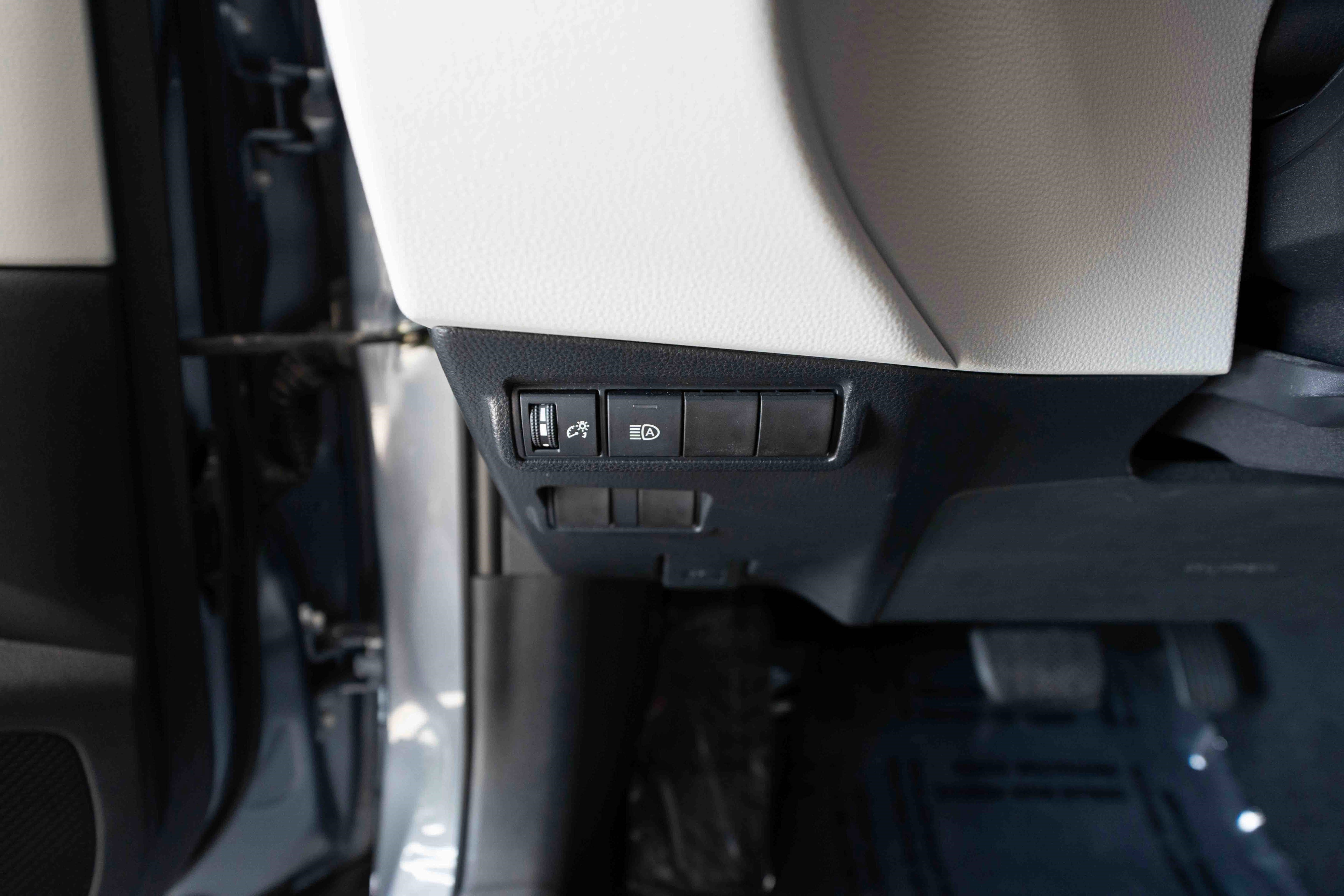 Used 2022 Toyota Corolla Cross L FWD image 11