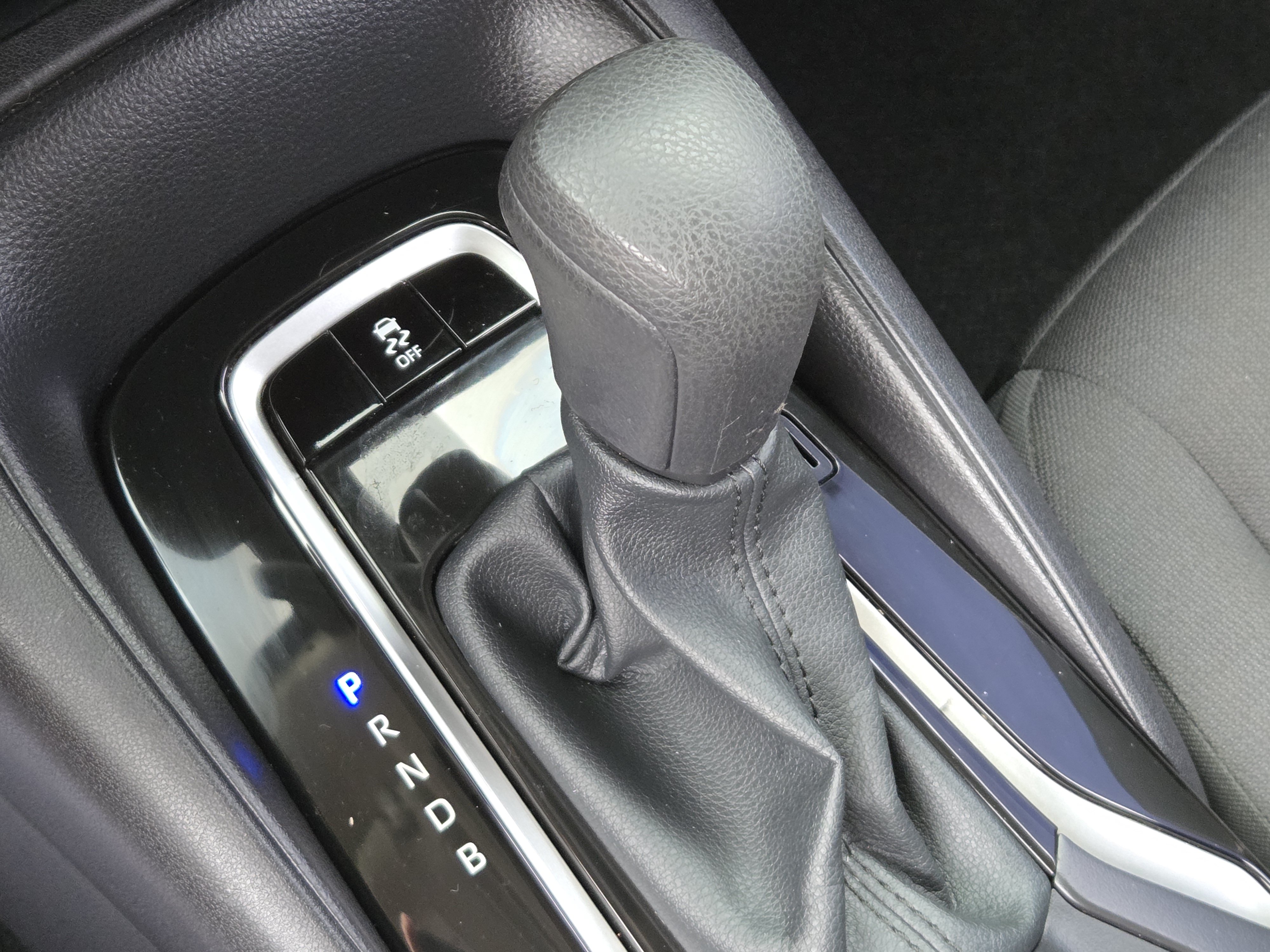 Used 2025 Toyota Corolla LE FWD image 18