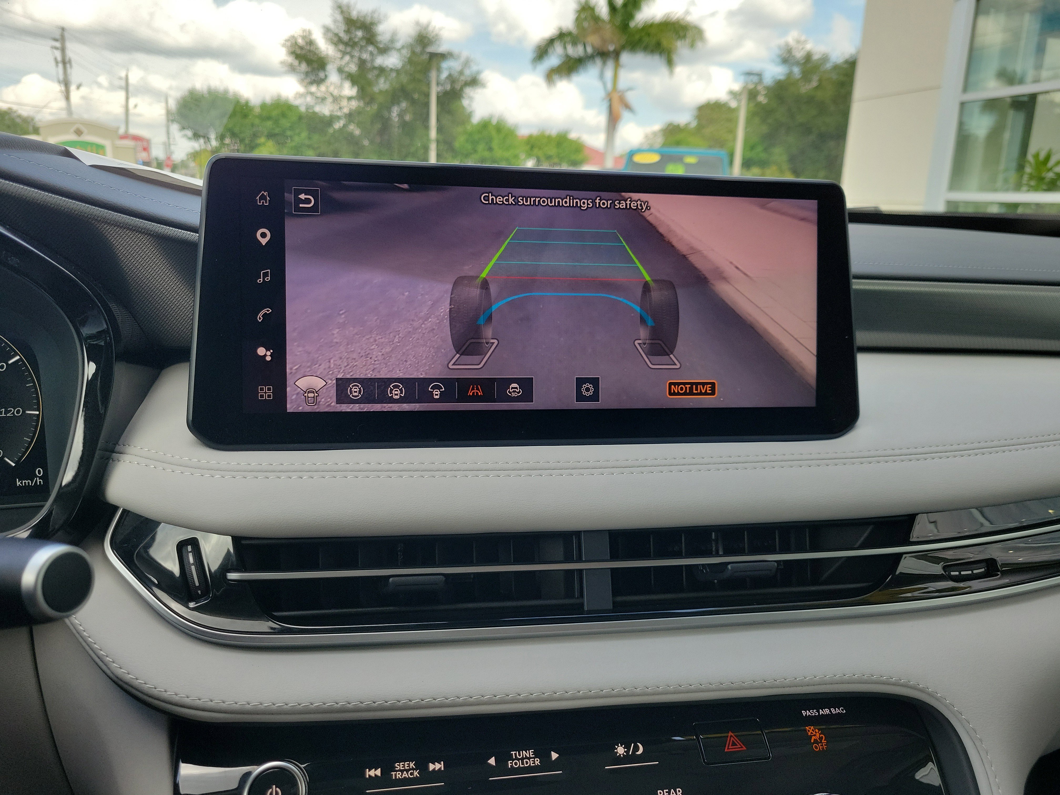 Certified 2026 INFINITI QX60 Luxe w/ Cargo Package FWD image 23